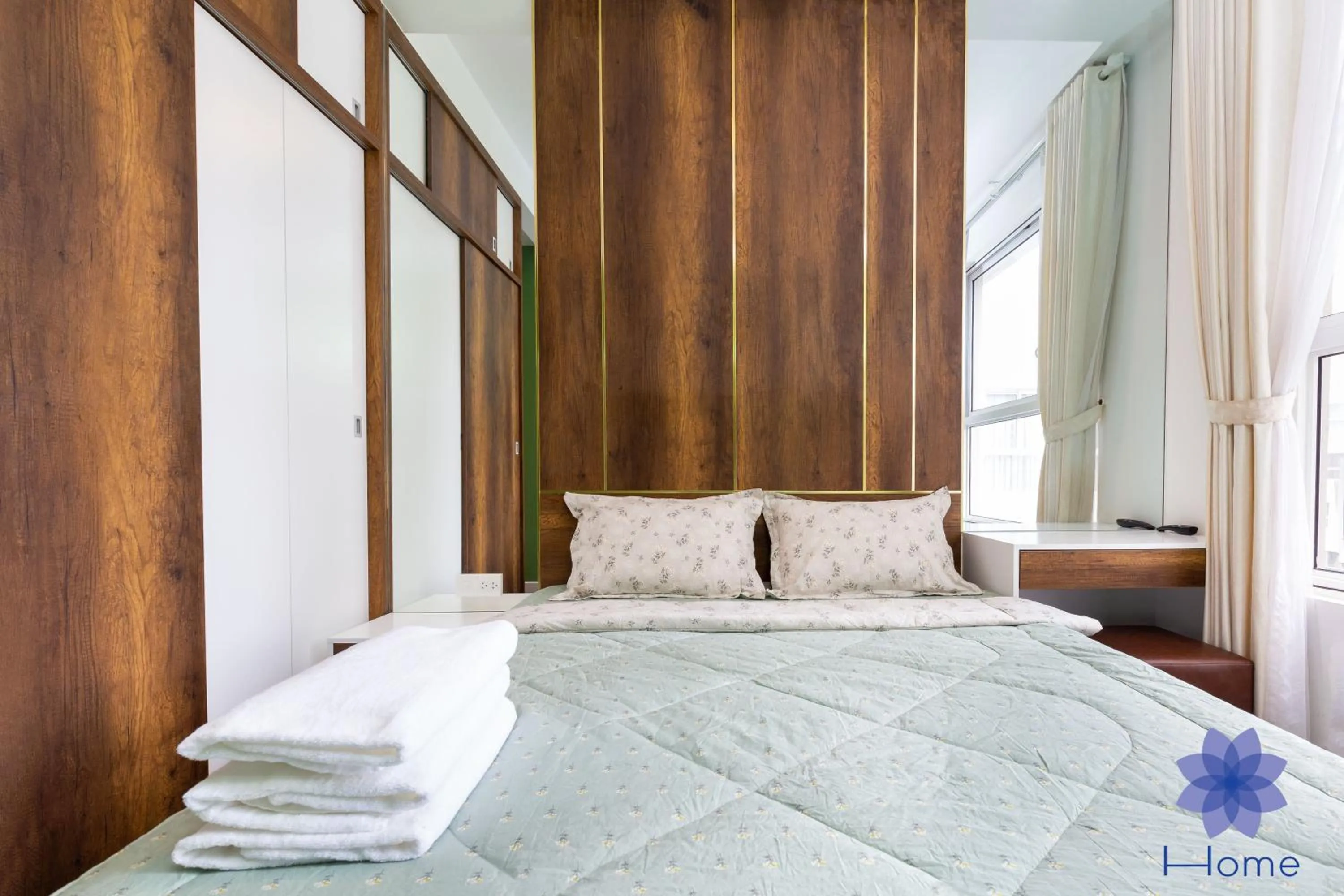 iHome Furnished Apartments with Free Gym & Pool, Airport Pick-Up Service