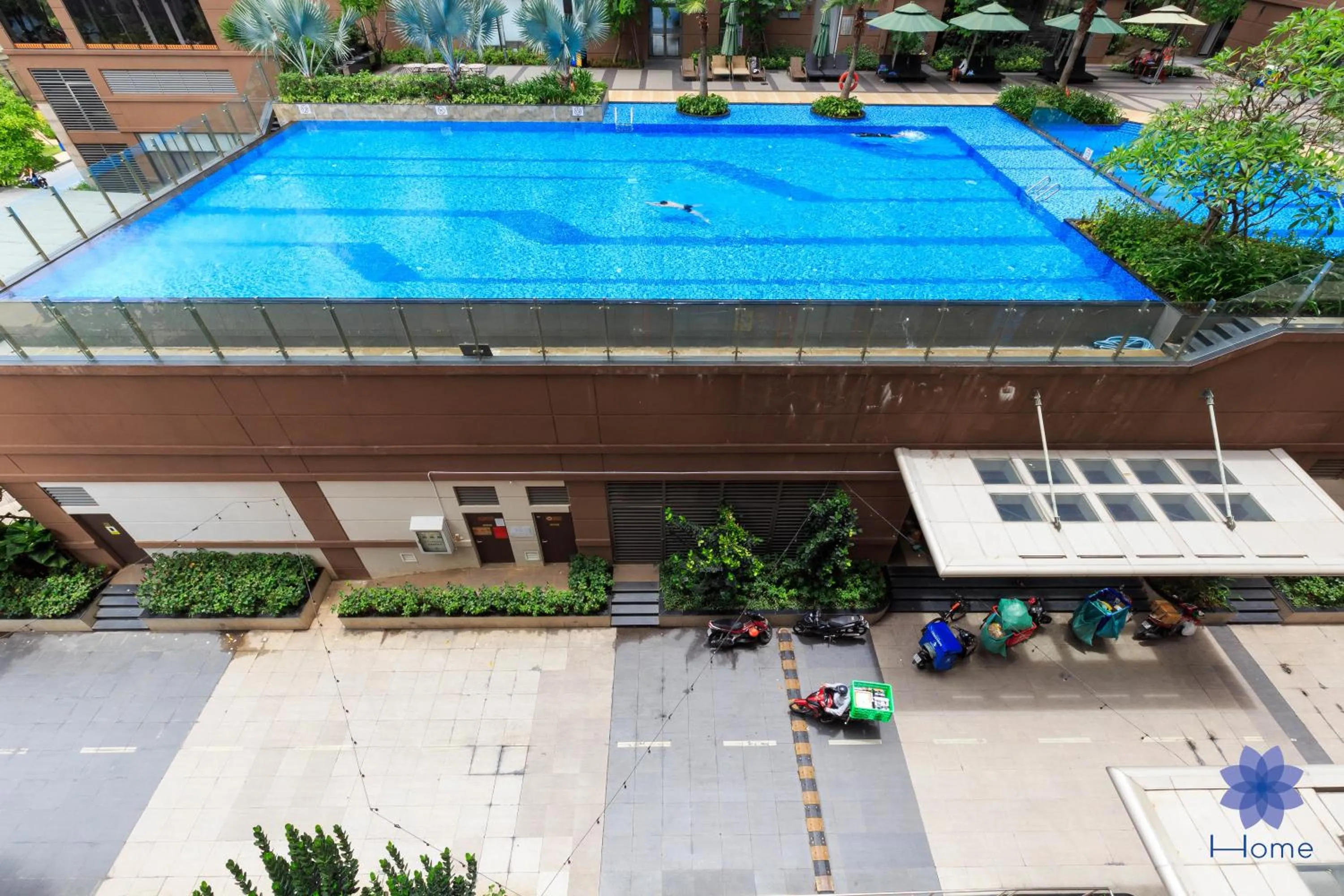 iHome Furnished Apartments with Free Gym & Pool, Airport Pick-Up Service