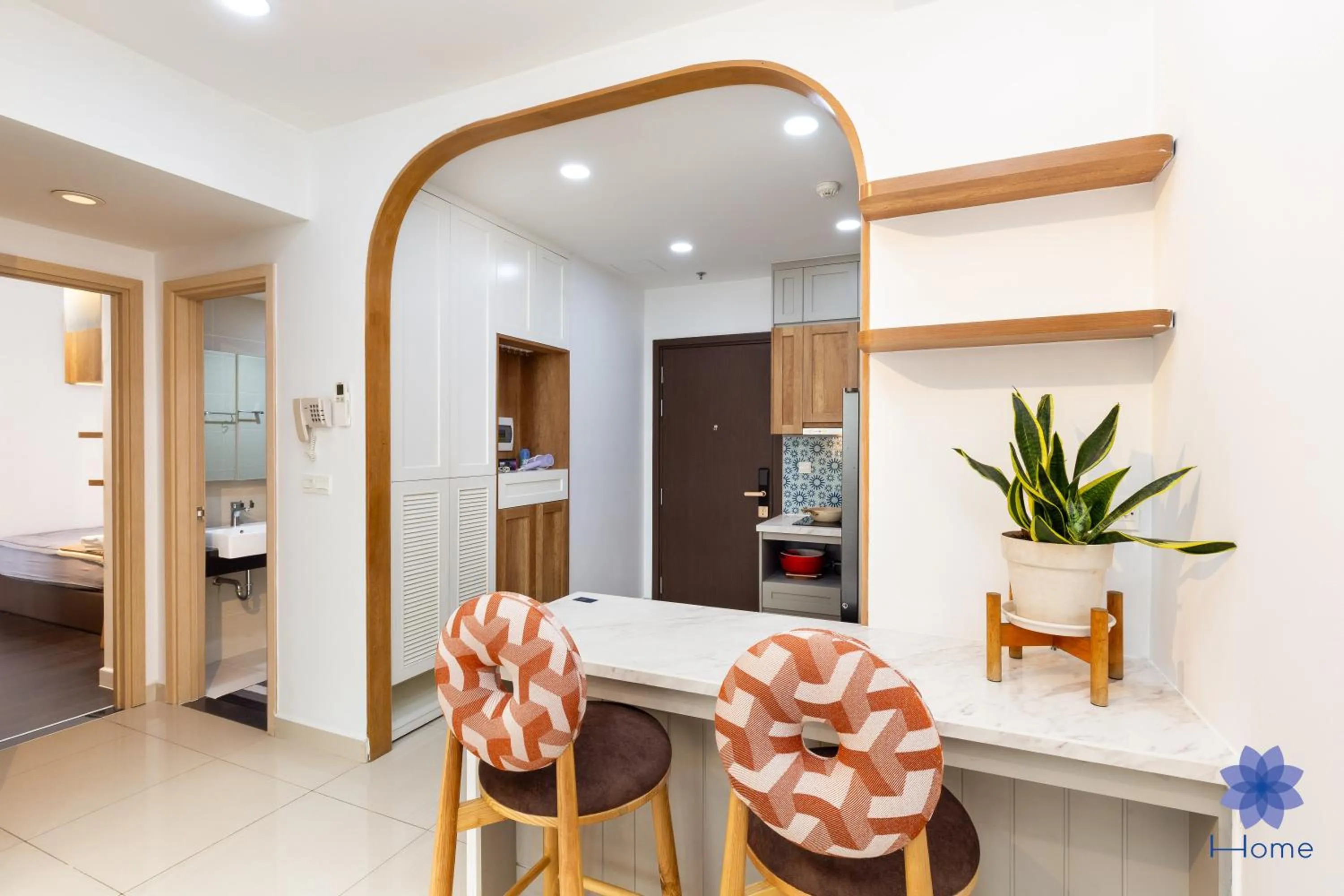 iHome Furnished Apartments with Free Gym & Pool, Airport Pick-Up Service