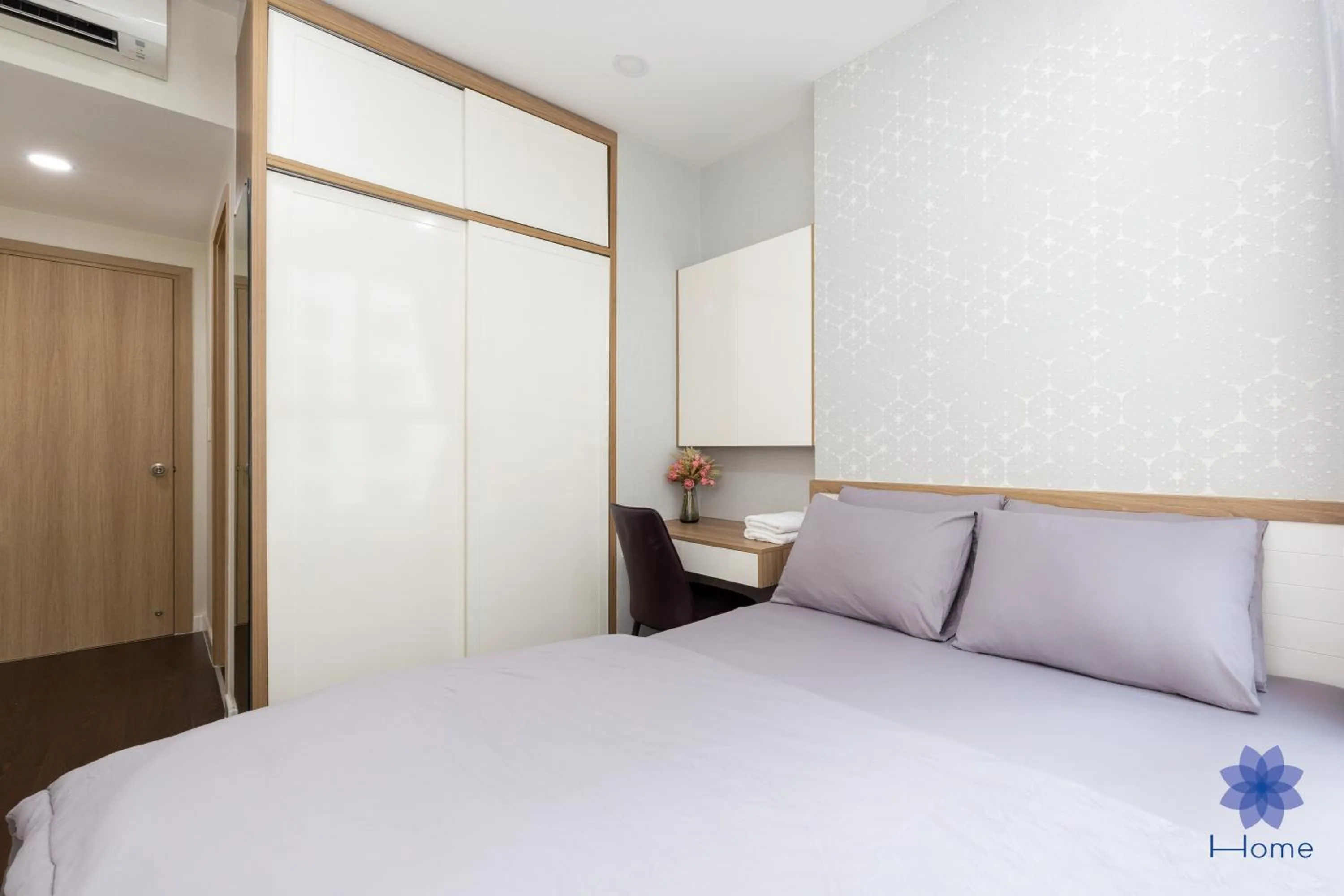 Bed in iHome Furnished Apartments with Free Gym & Pool, Airport Pick-Up Service