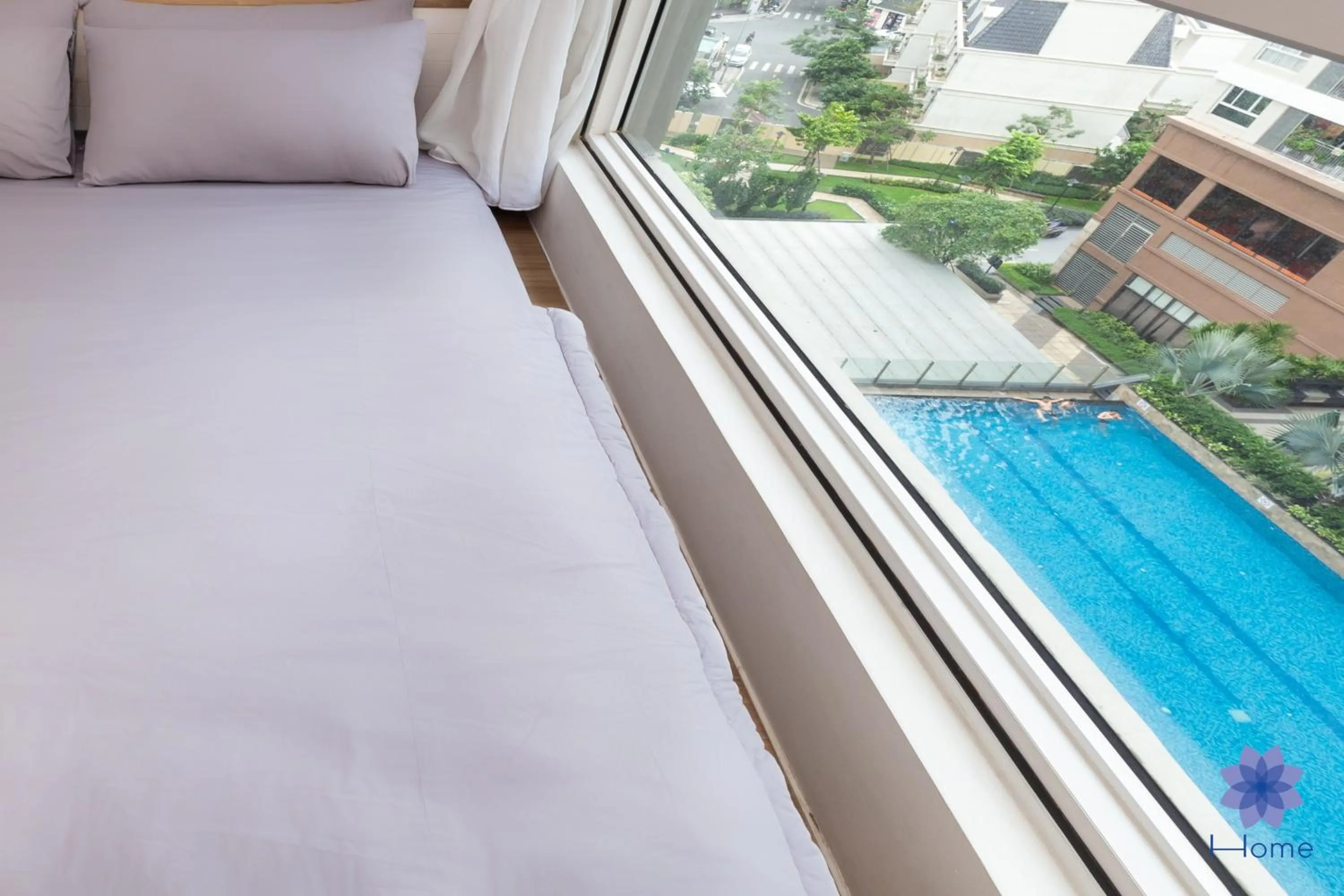 Bed in iHome Furnished Apartments with Free Gym & Pool, Airport Pick-Up Service