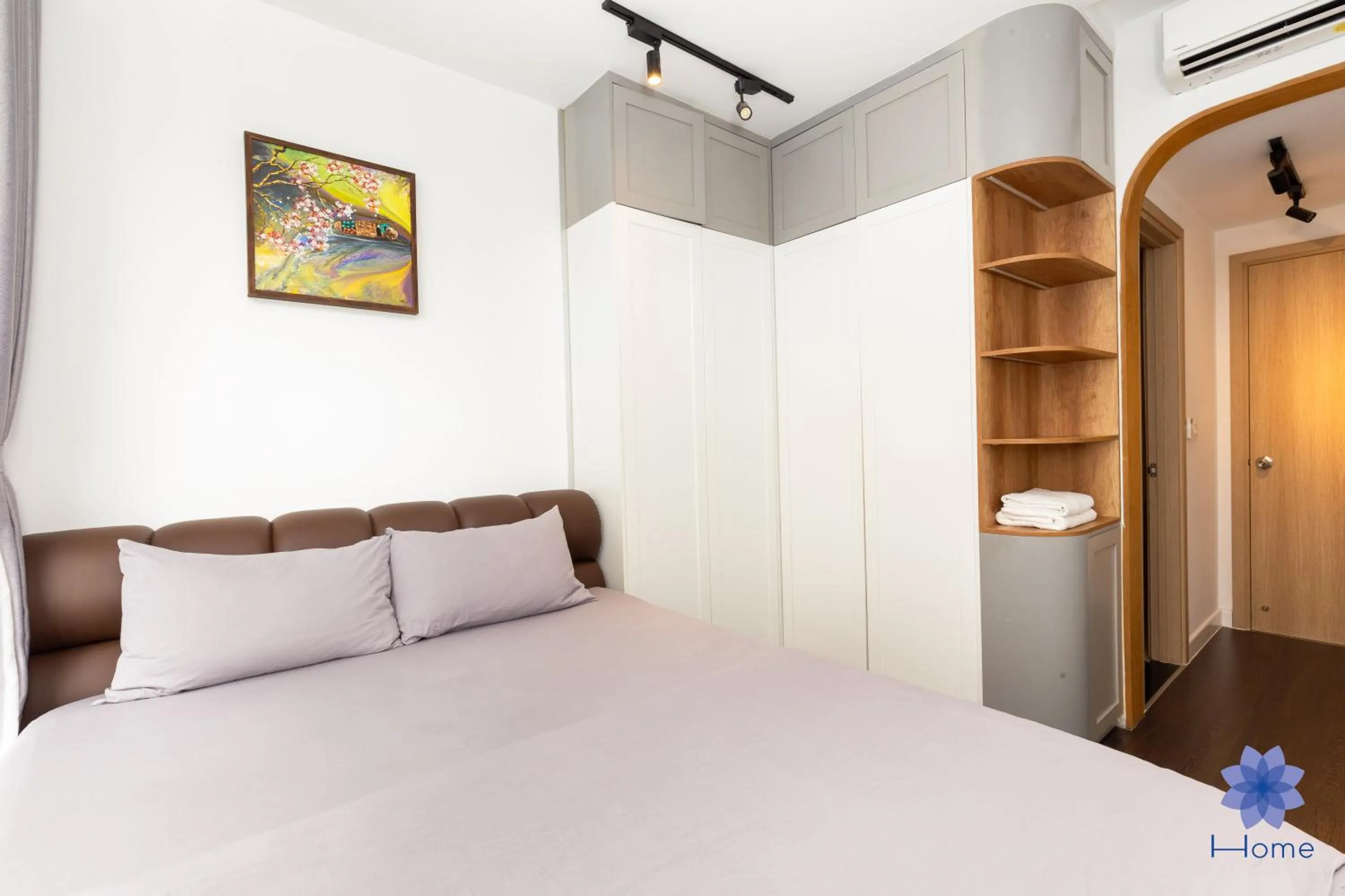 iHome Furnished Apartments with Free Gym & Pool, Airport Pick-Up Service