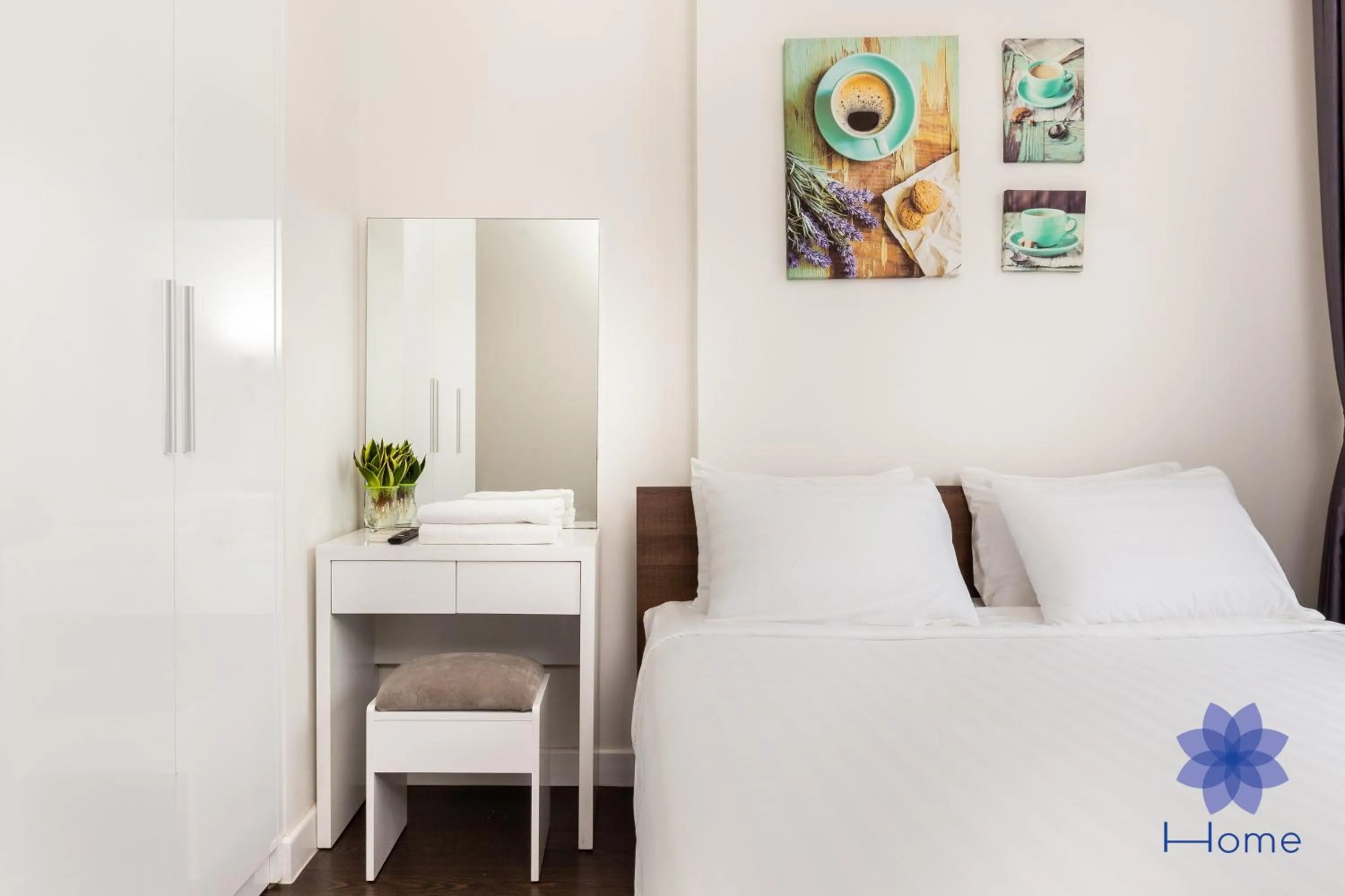 Bed in iHome Furnished Apartments with Free Gym & Pool, Airport Pick-Up Service