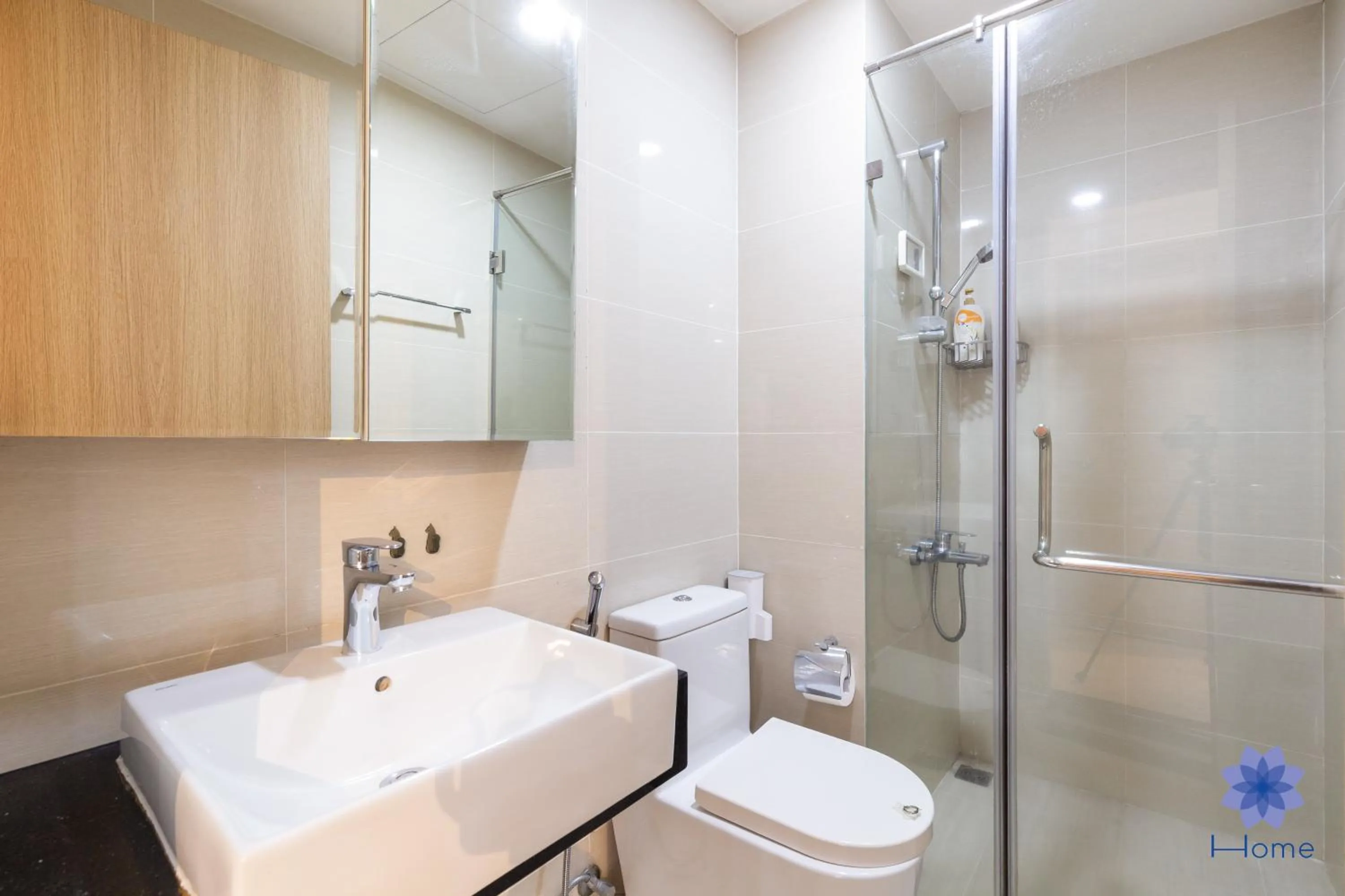 iHome Furnished Apartments with Free Gym & Pool, Airport Pick-Up Service