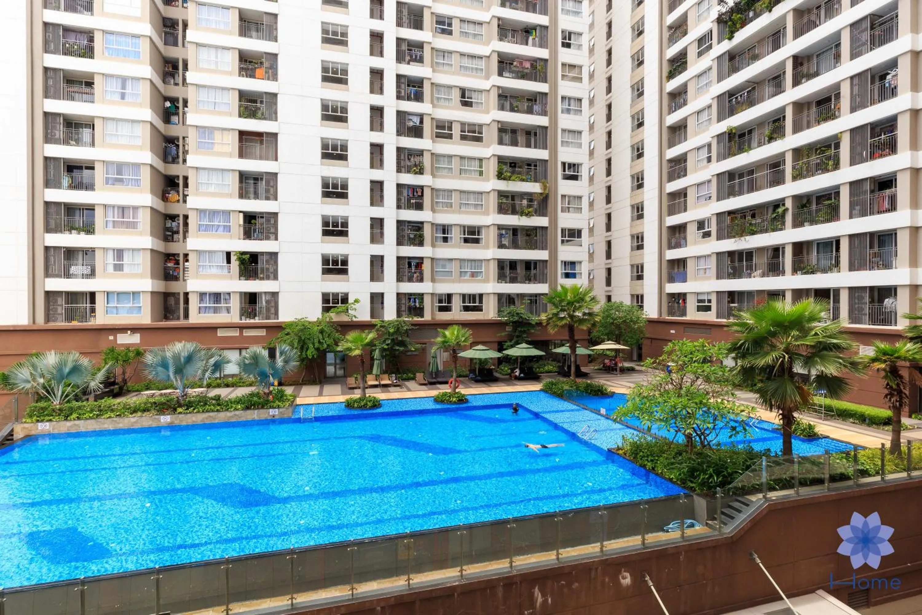 iHome Furnished Apartments with Free Gym & Pool, Airport Pick-Up Service