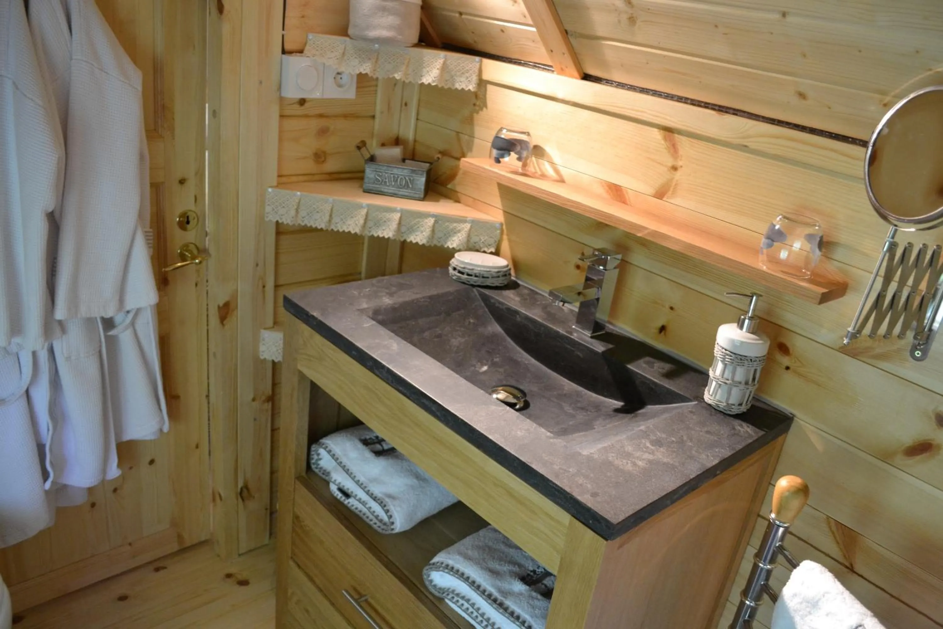 Bathroom in Le Refuge