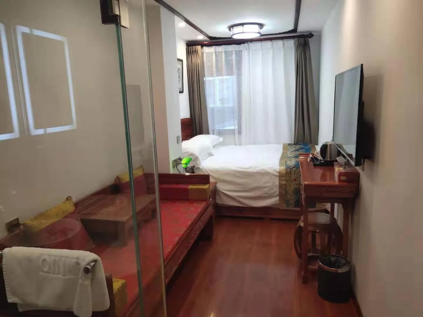 Bed in Qinfu Hotel Beijing Nanluogu Lane Houhai