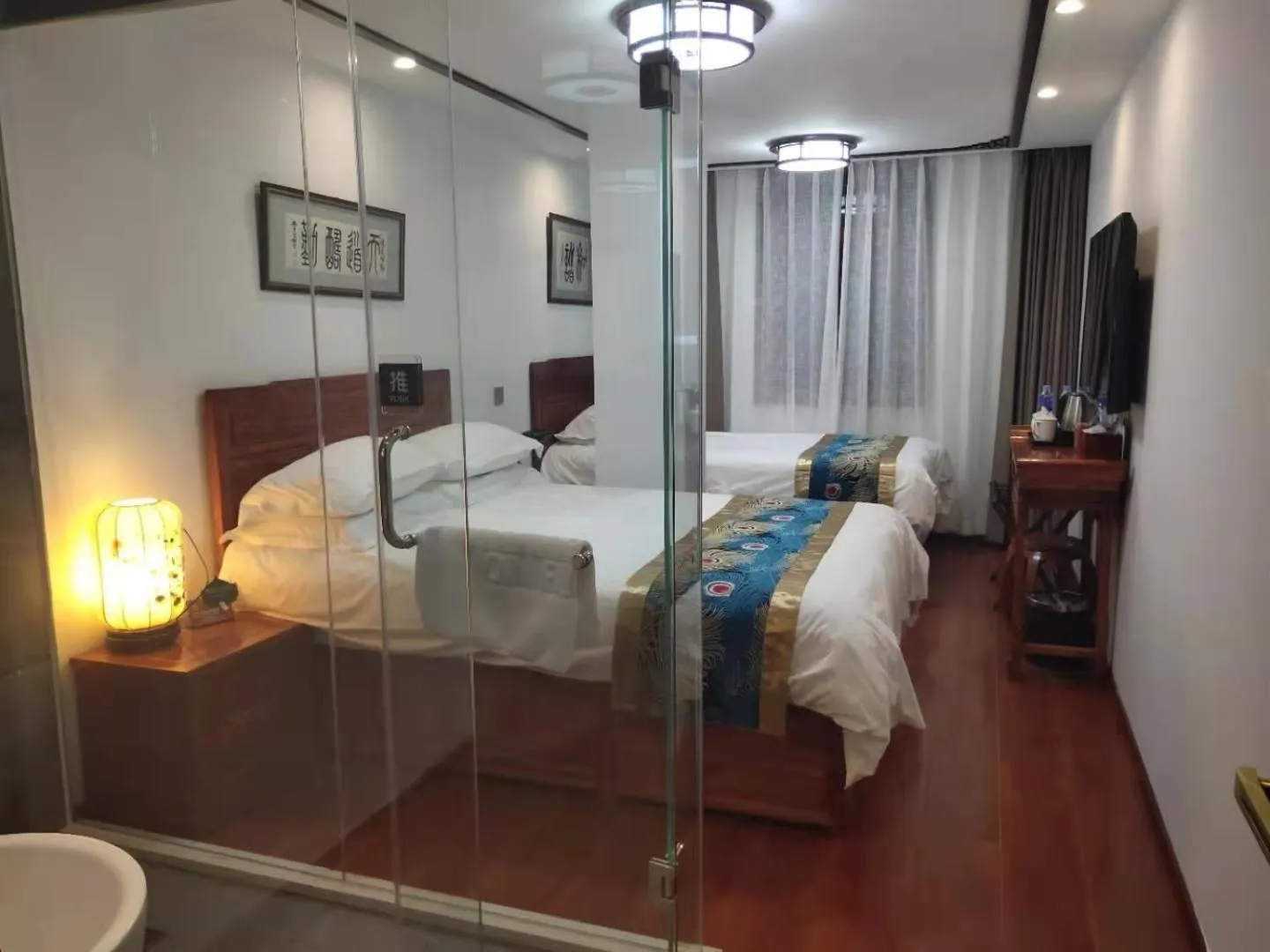 Bed in Qinfu Hotel Beijing Nanluogu Lane Houhai