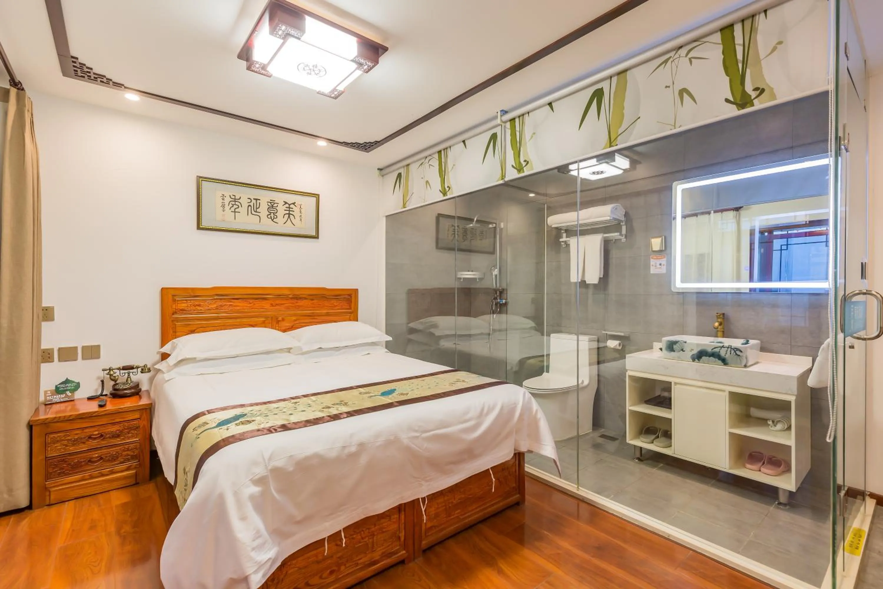 Bed in Qinfu Hotel Beijing Nanluogu Lane Houhai