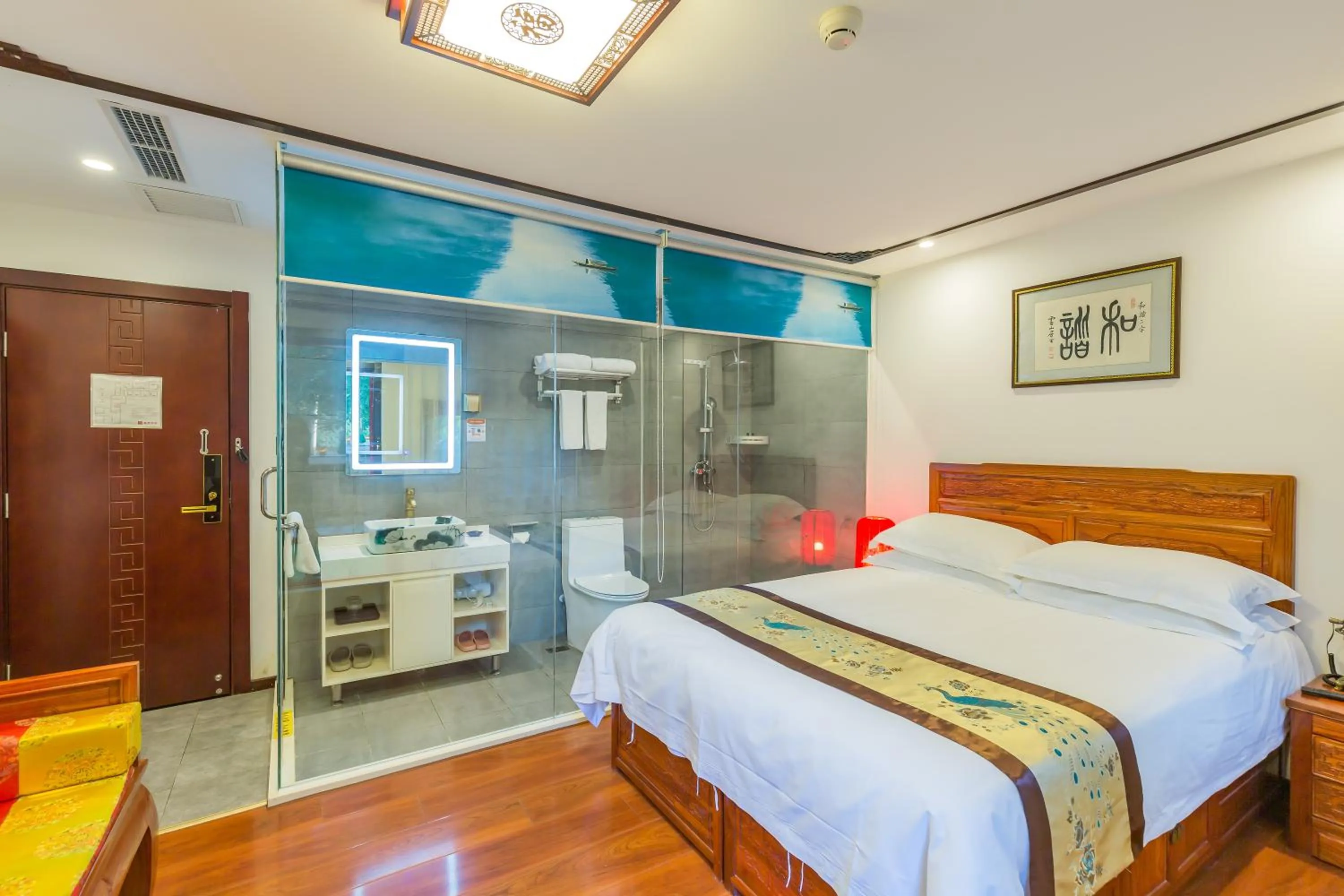 Bed in Qinfu Hotel Beijing Nanluogu Lane Houhai