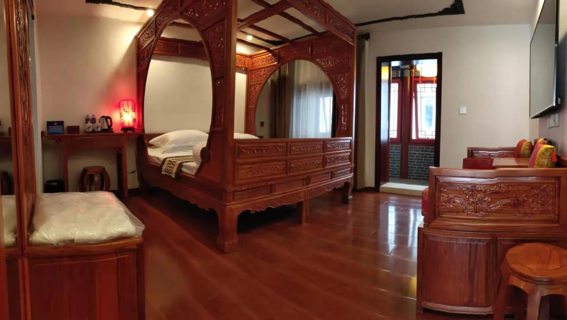 Bed in Qinfu Hotel Beijing Nanluogu Lane Houhai