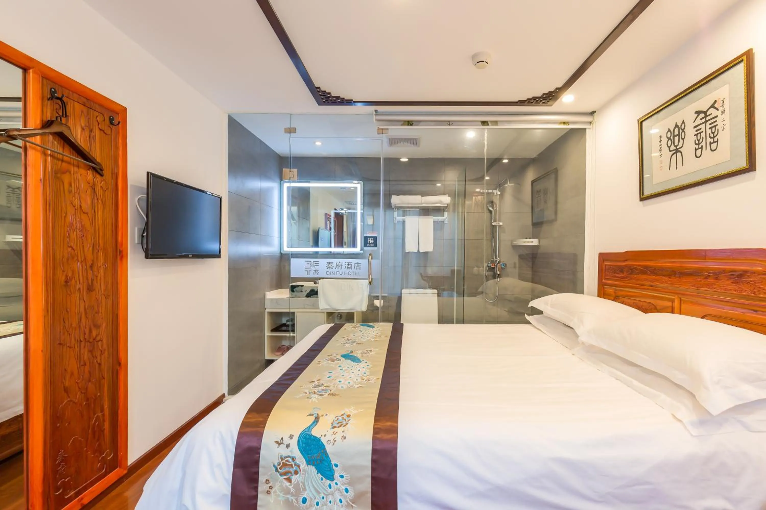 Bed in Qinfu Hotel Beijing Nanluogu Lane Houhai