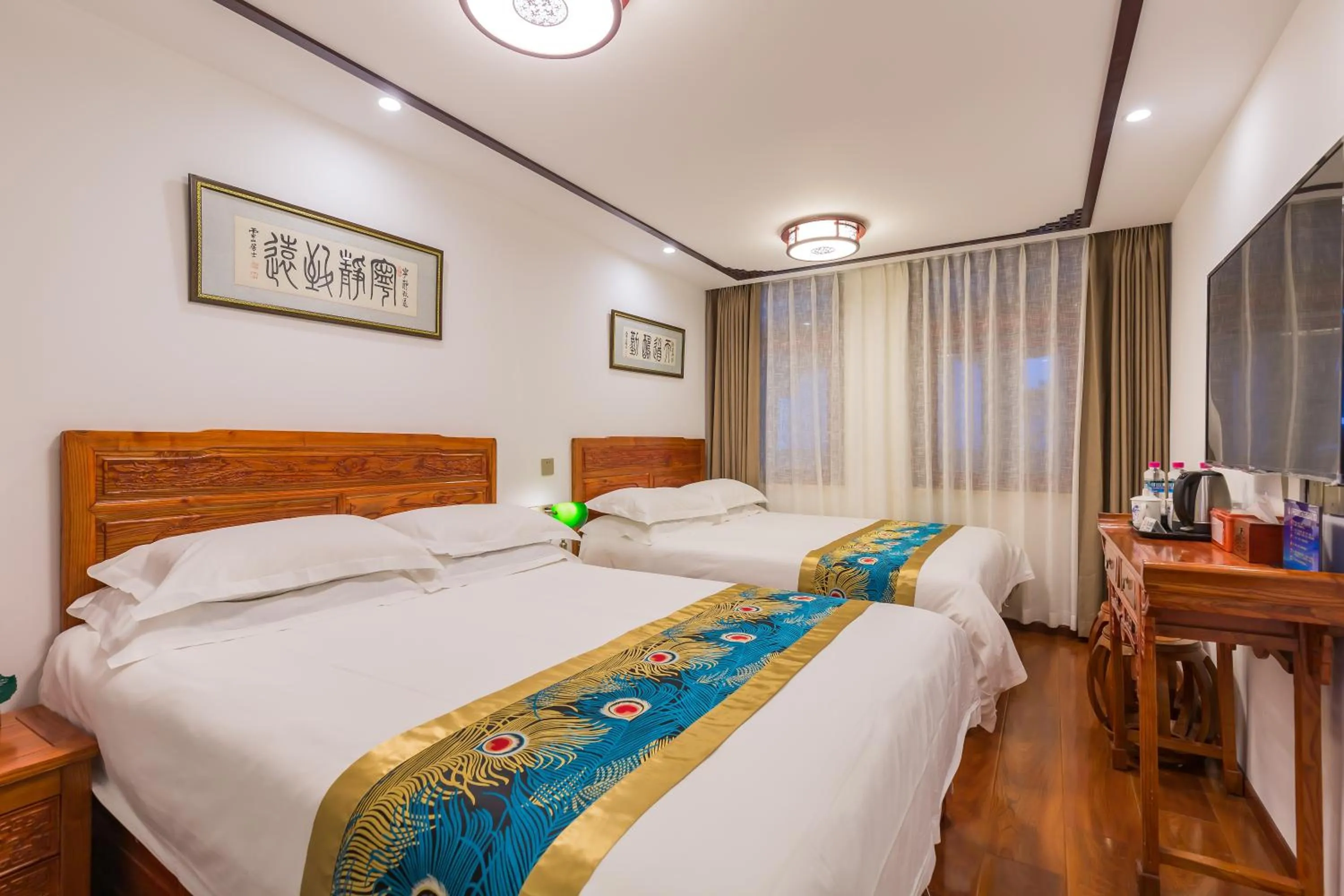 Bed in Qinfu Hotel Beijing Nanluogu Lane Houhai