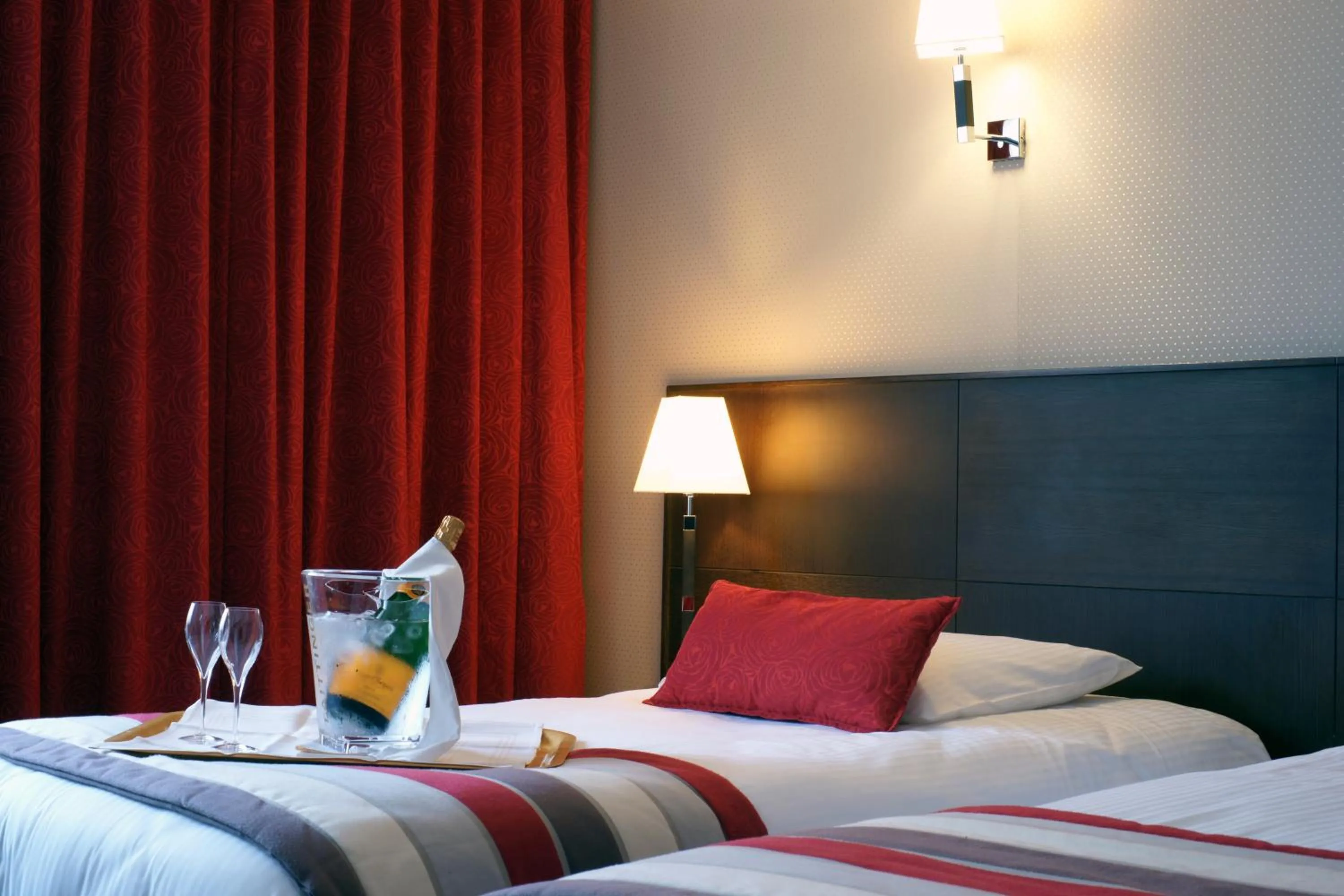 Bed in Le Manoir Hôtel