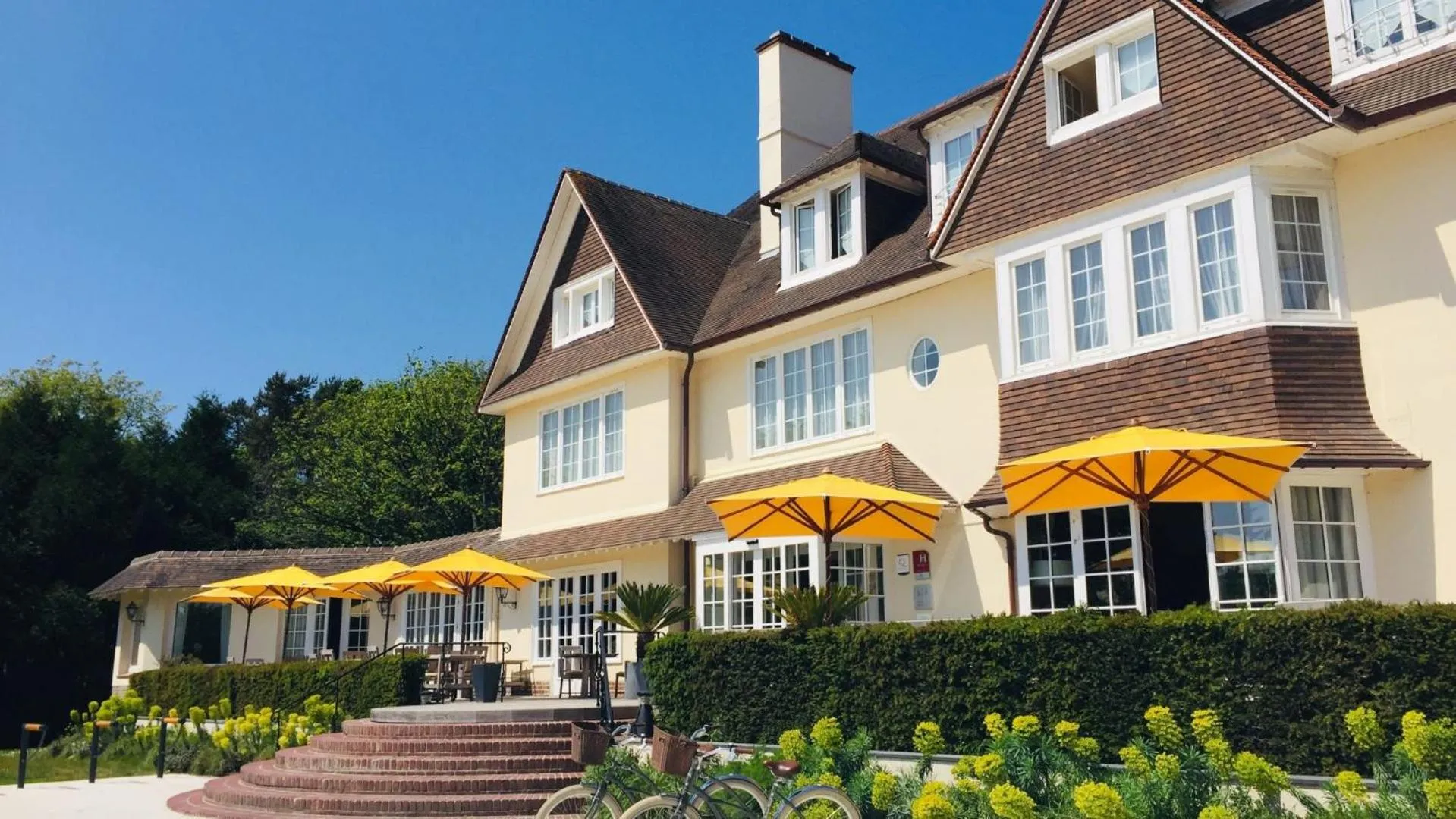 Property building in Le Manoir Hôtel