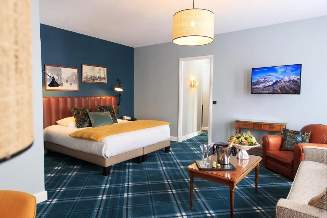 Photo of the whole room, Bed in Le Manoir Hôtel