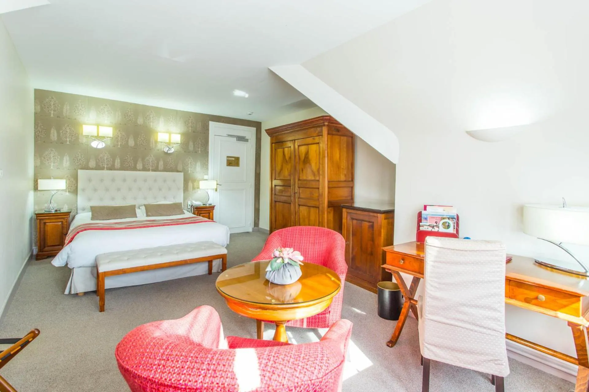 Photo of the whole room, Bed in Le Manoir Hôtel