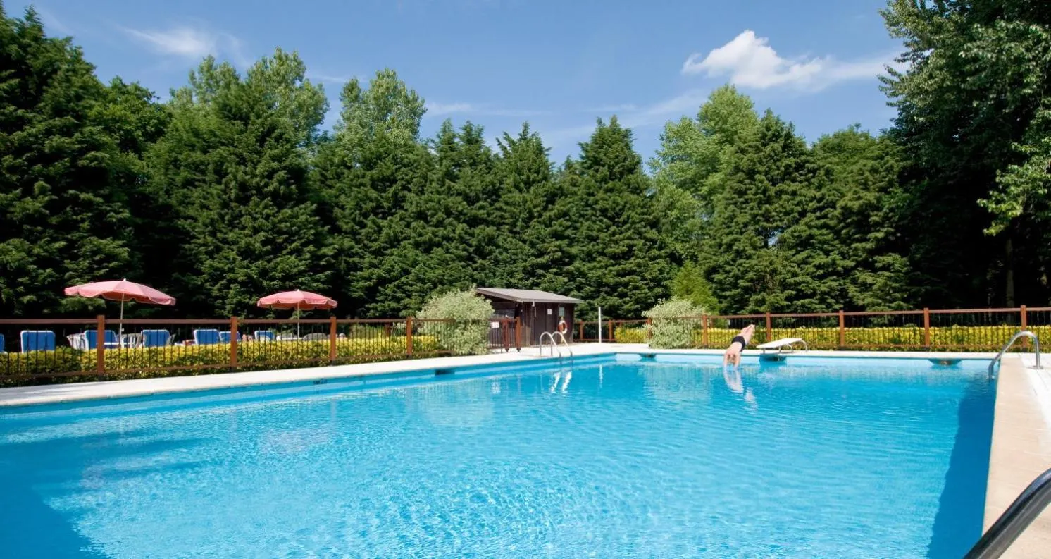 Swimming pool in Le Manoir Hôtel
