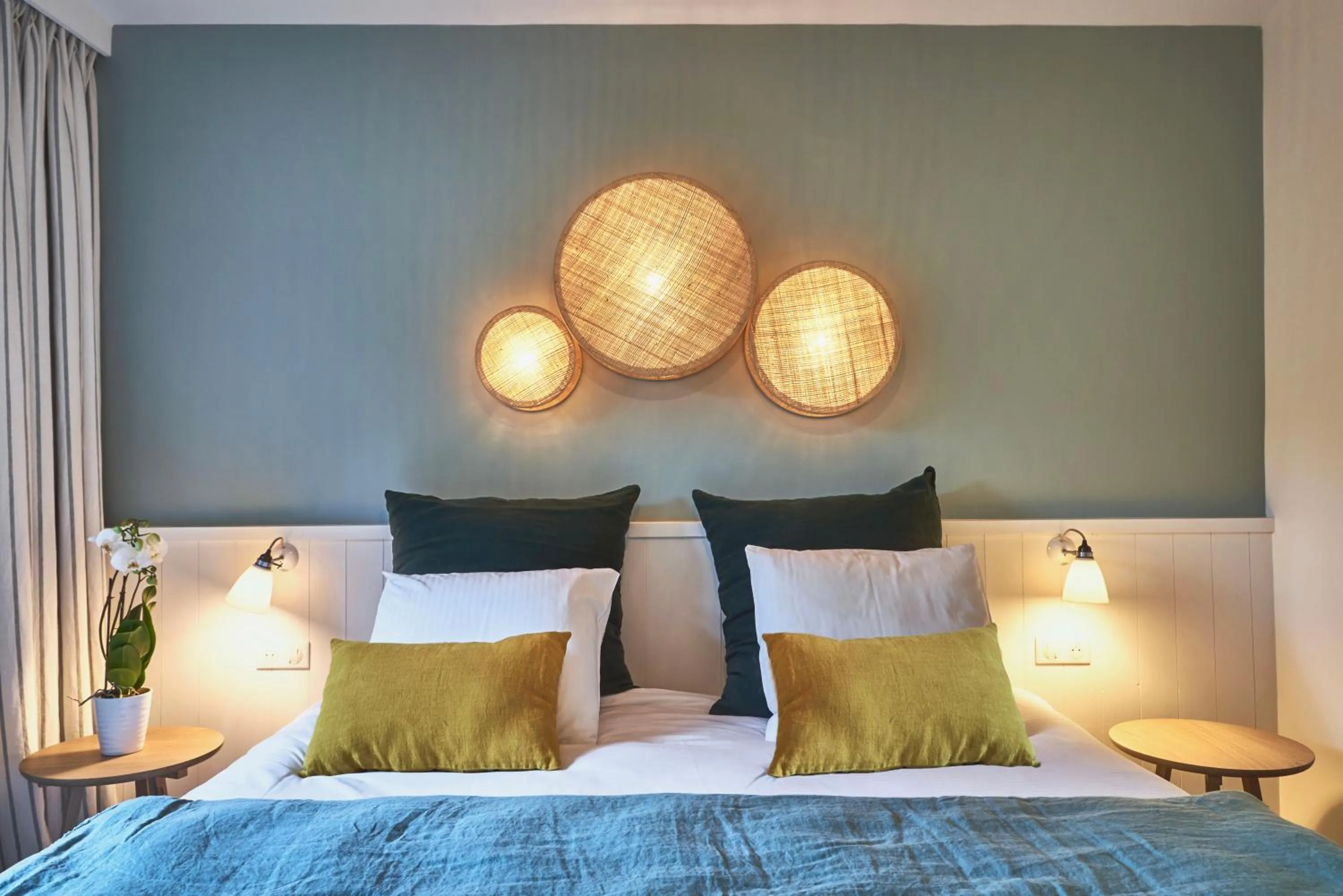 Bed in Le Manoir Hôtel