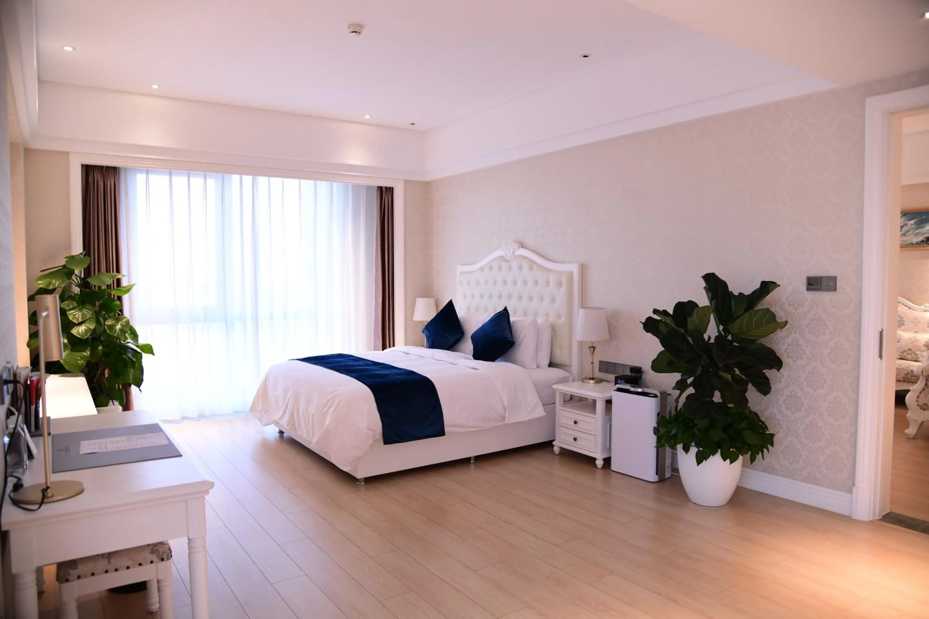 Bed in GUOCE Beijing Capital Airport Hotel & Convention Center