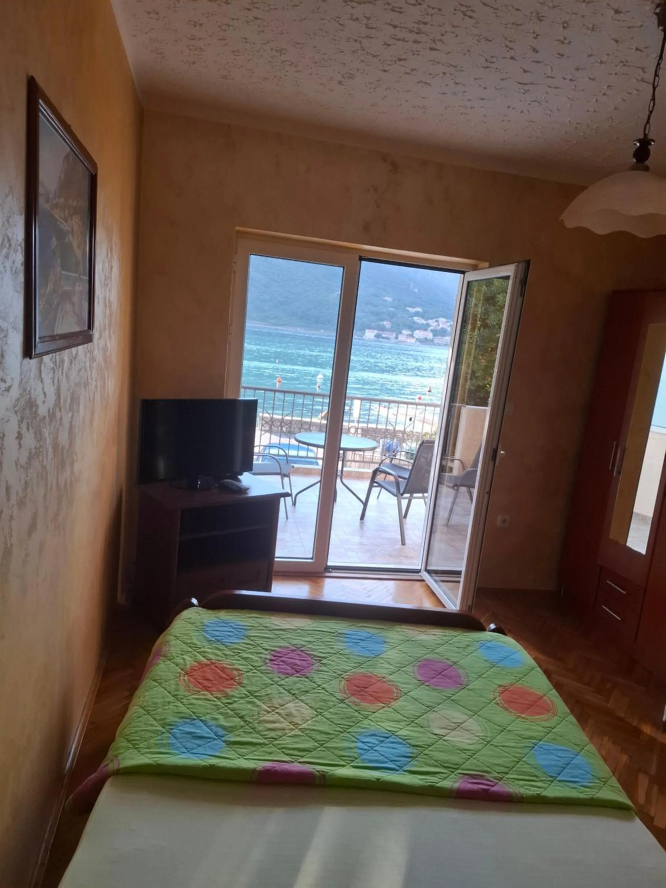 One-Bedroom Apartment with Balcony and Sea View in Apartments Pejanović
