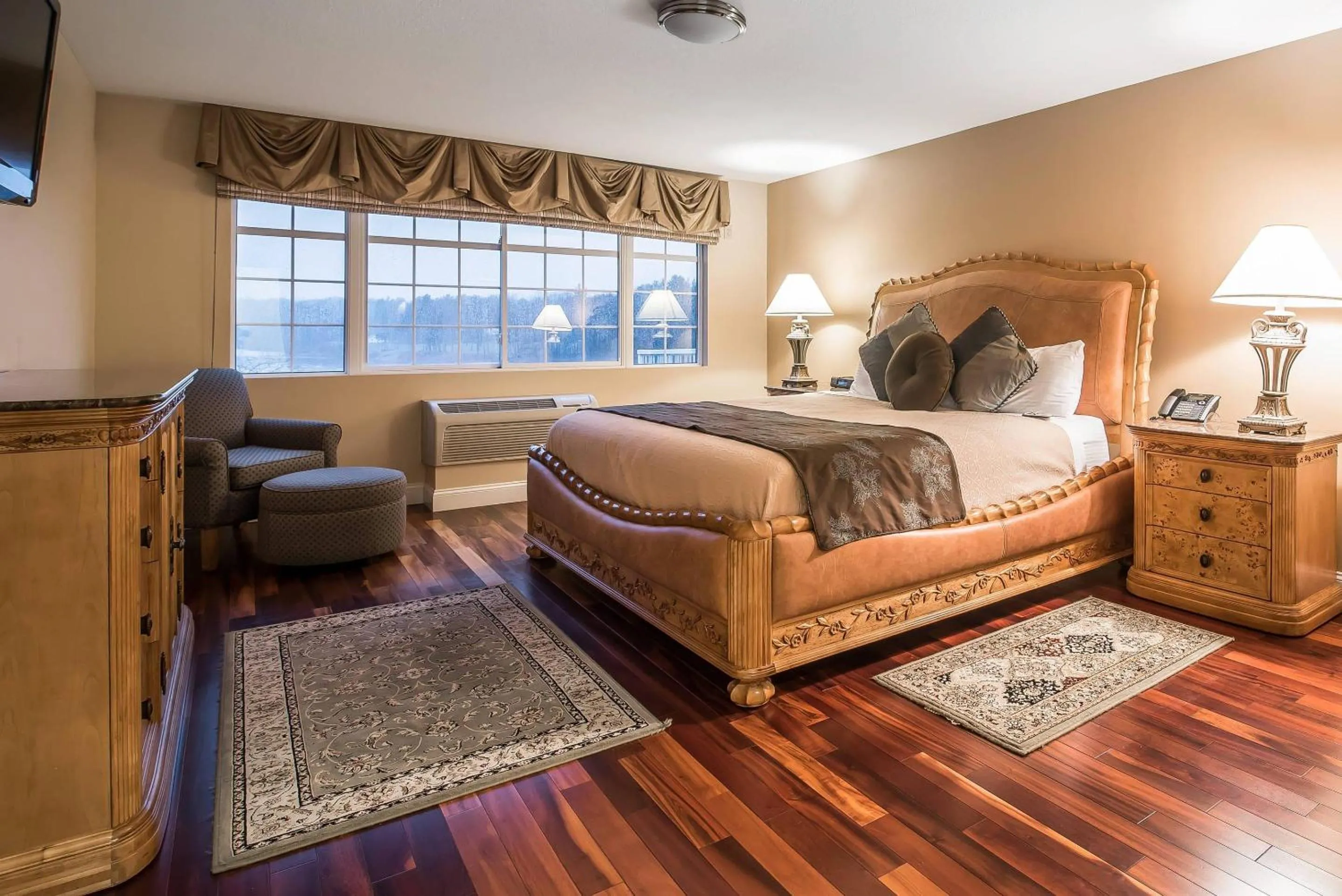 Bedroom, Bed in Riverside Hotel, an Ascend Collection Hotel