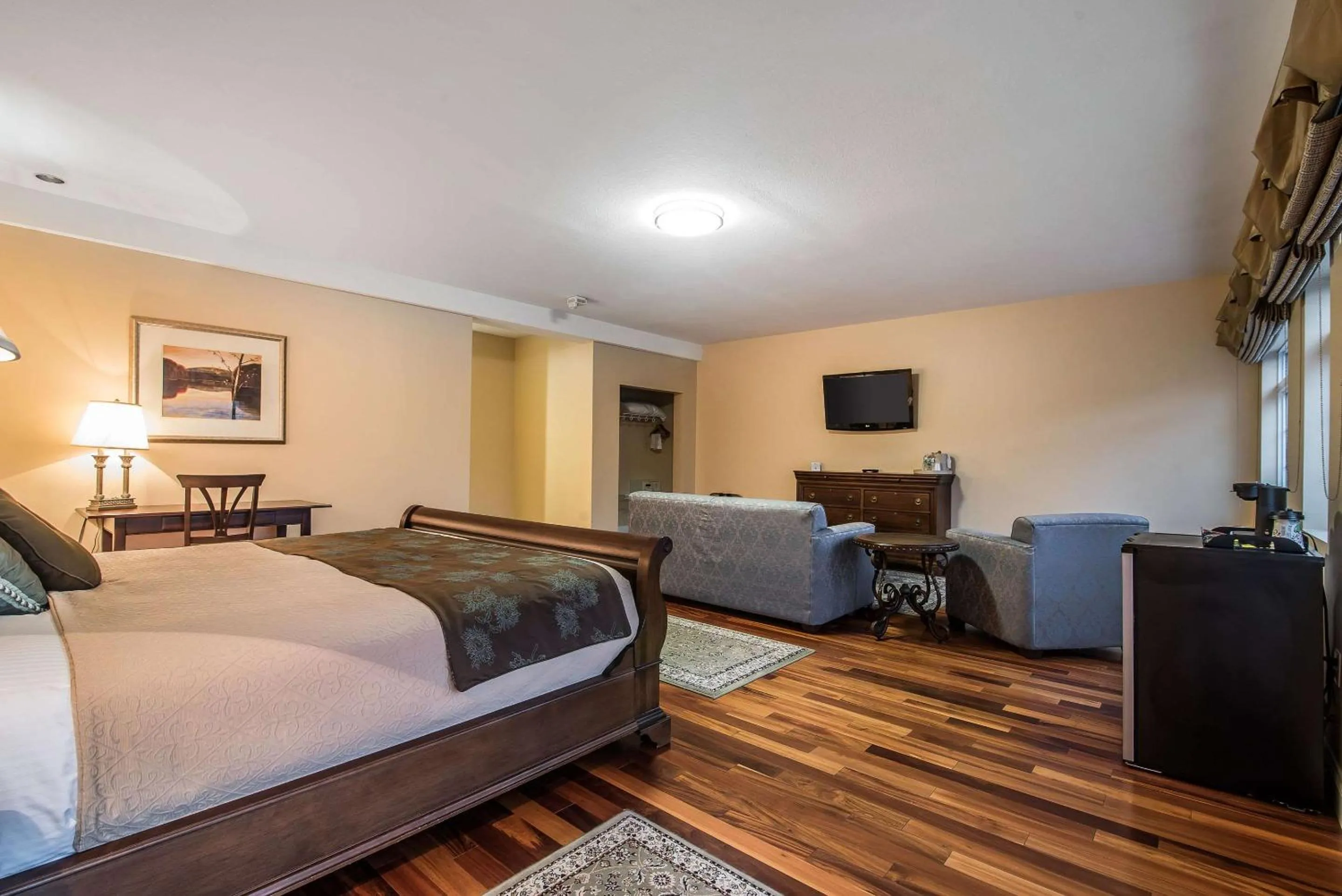 Bedroom in Riverside Hotel, an Ascend Collection Hotel