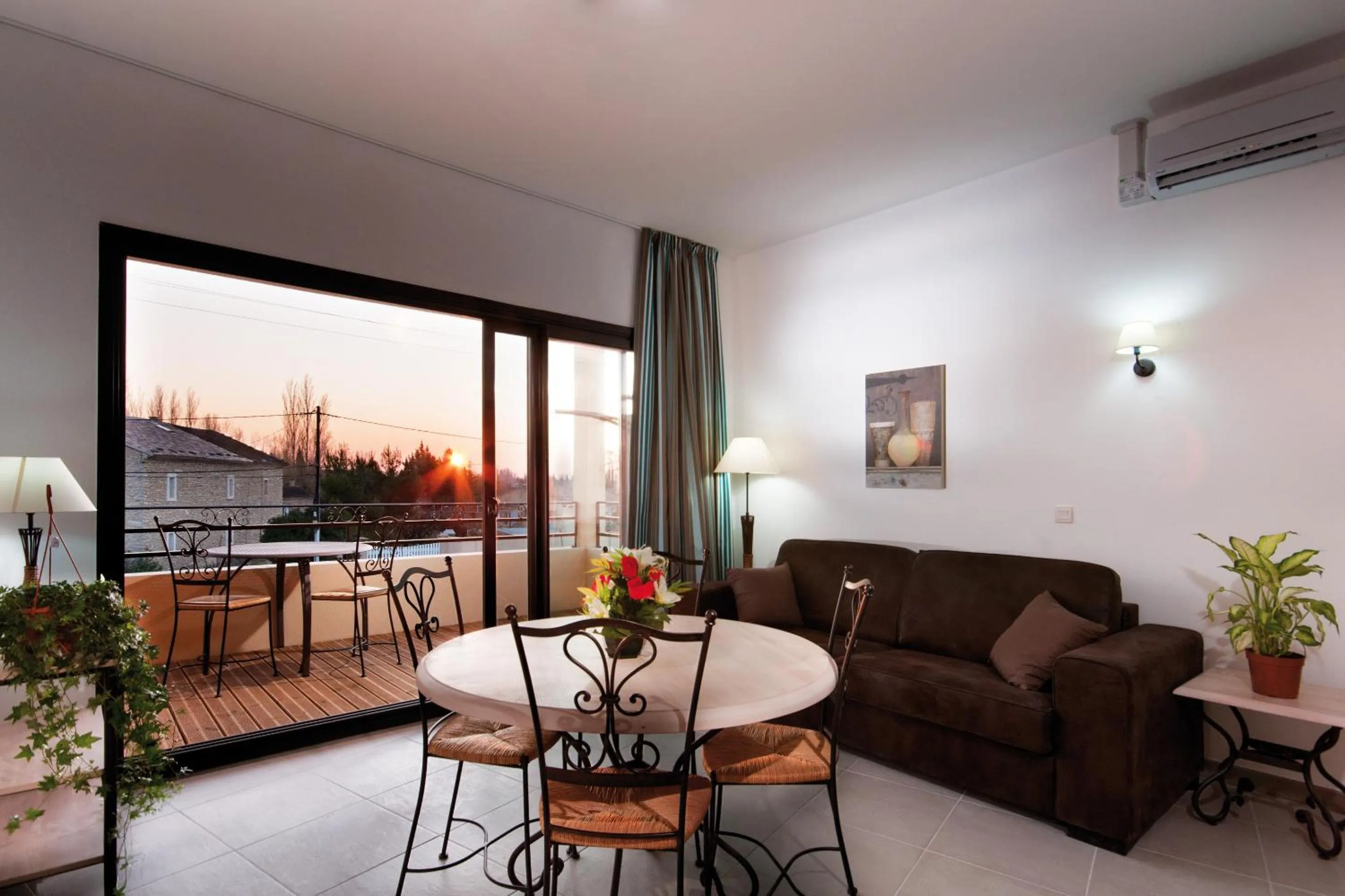 Living room in Lagrange Vacances L’Oustau de Sorgue