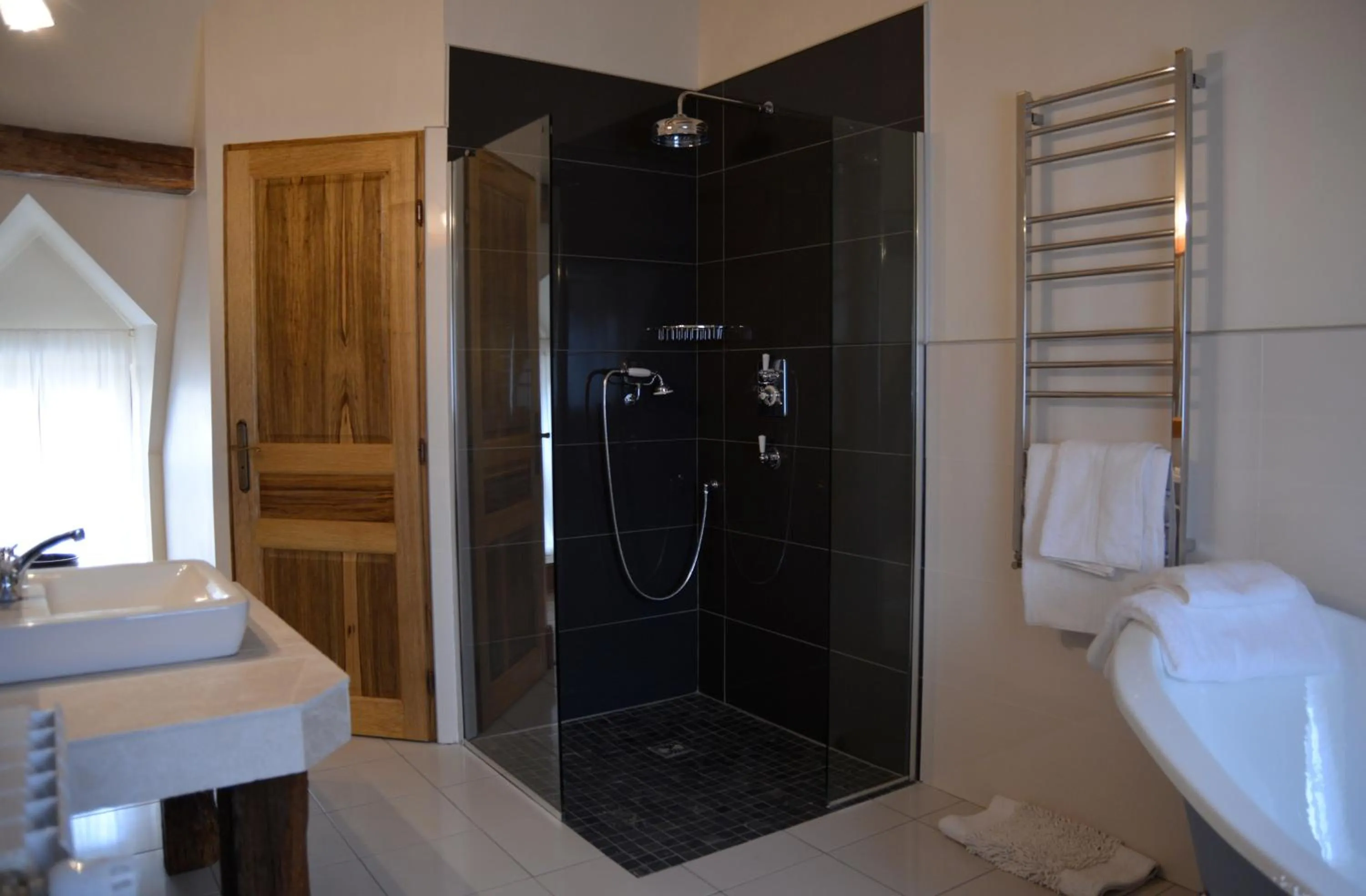 Bathroom in Hôtel Les Deux Chèvres Gevrey-Chambertin