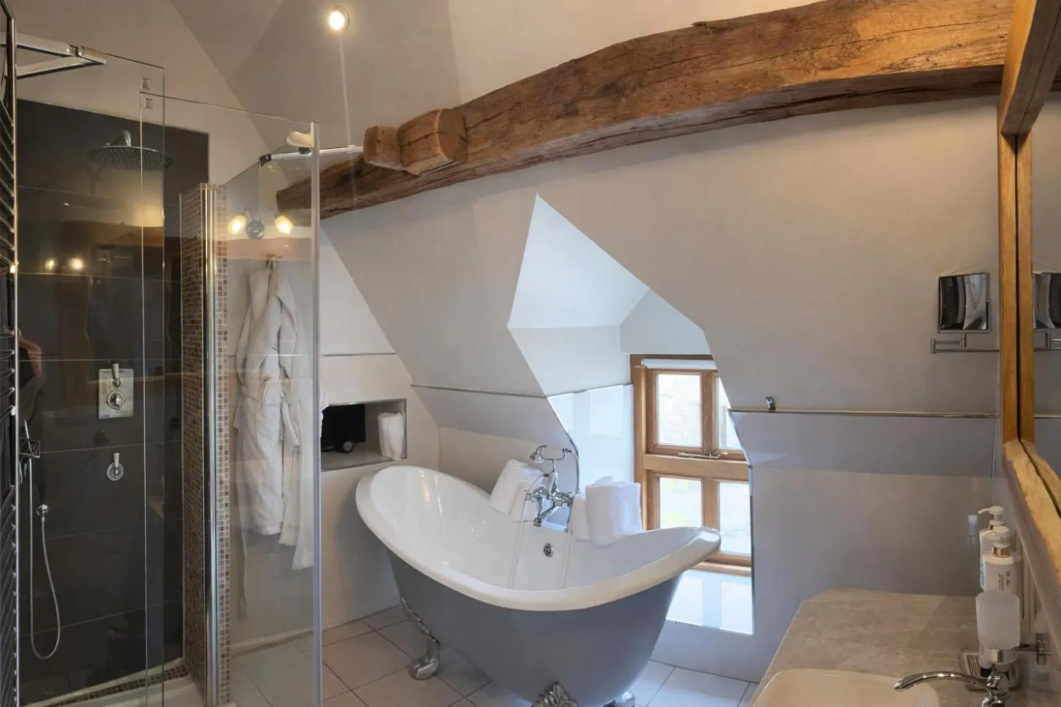Bathroom in Hôtel Les Deux Chèvres Gevrey-Chambertin