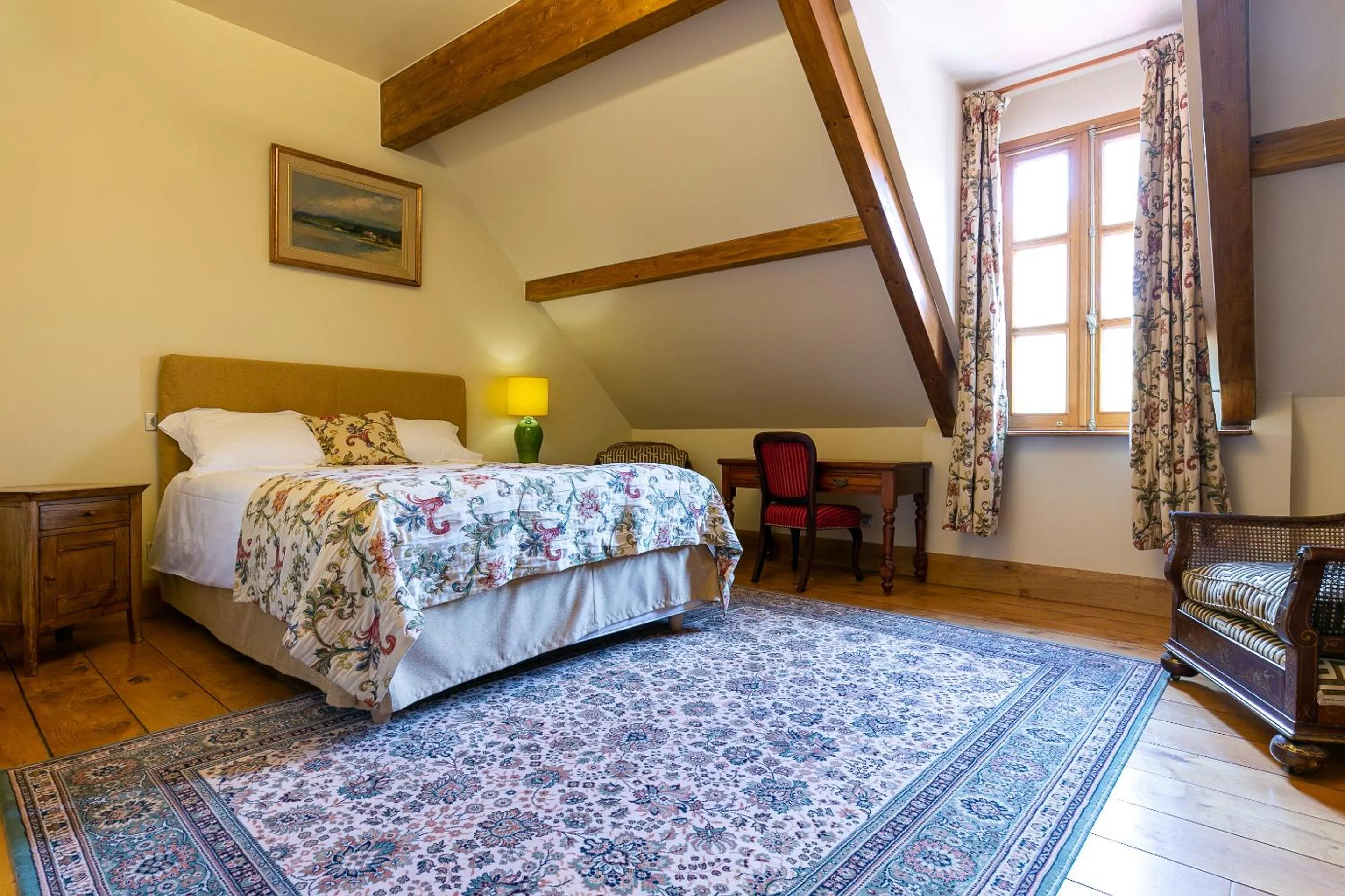 Bed in Hôtel Les Deux Chèvres Gevrey-Chambertin