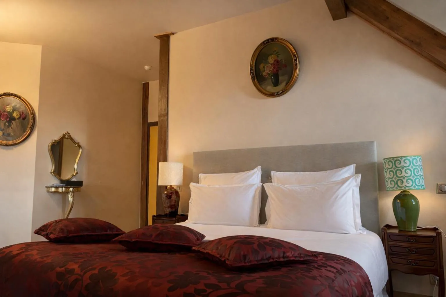 Bedroom, Bed in Hôtel Les Deux Chèvres Gevrey-Chambertin