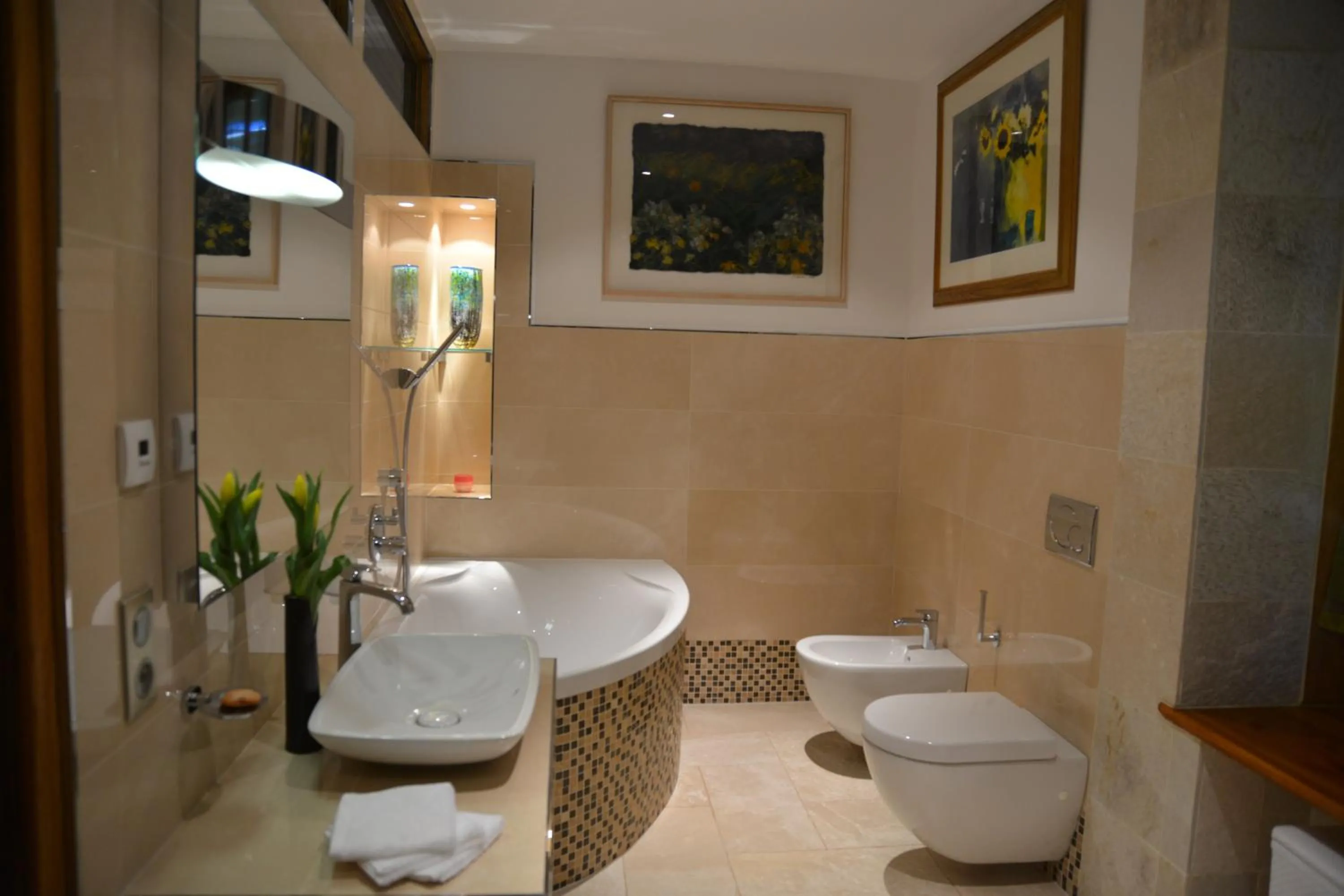 Bathroom in Hôtel Les Deux Chèvres Gevrey-Chambertin