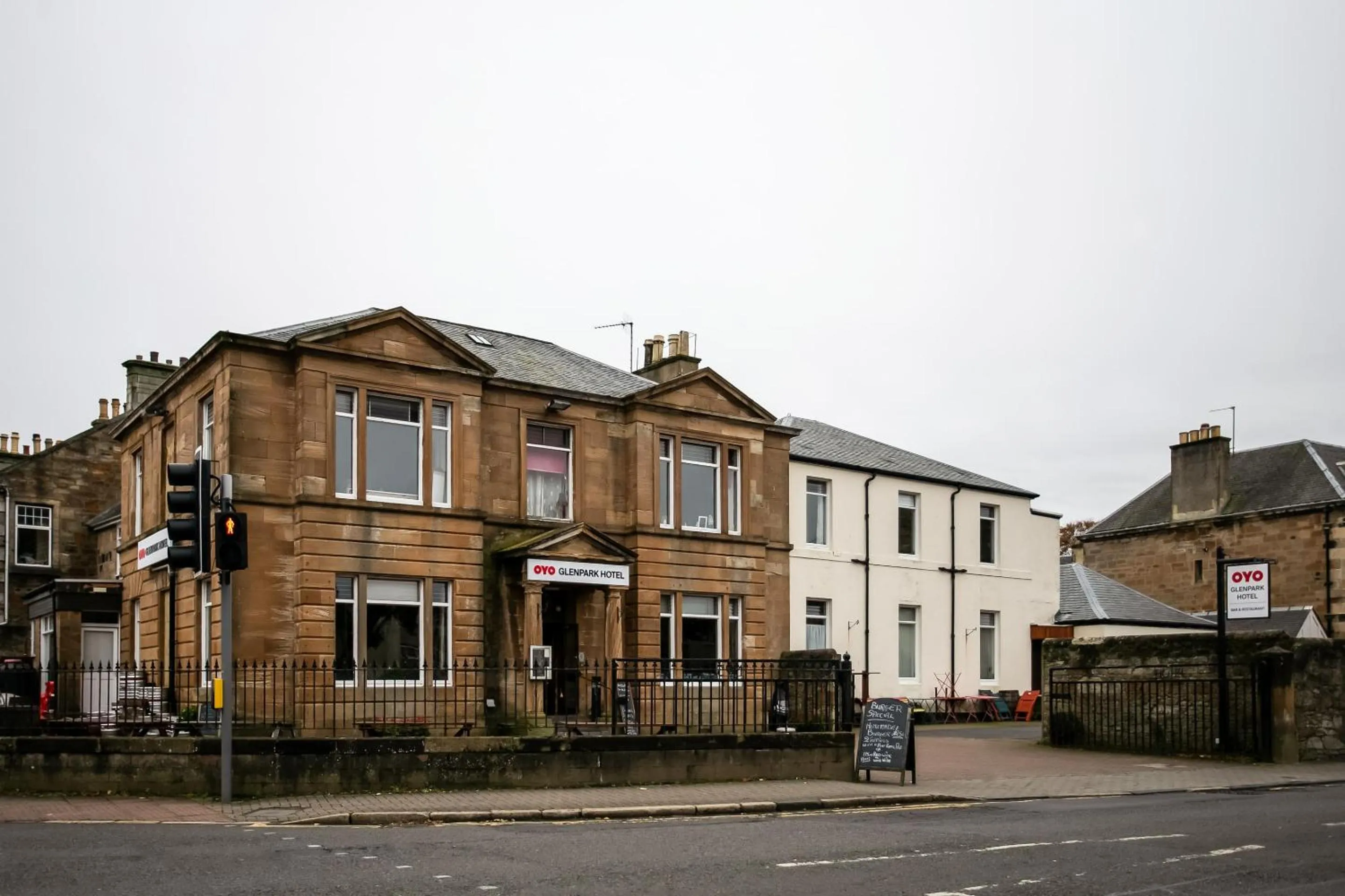Facade/entrance in OYO Glenpark Hotel, Ayr Central