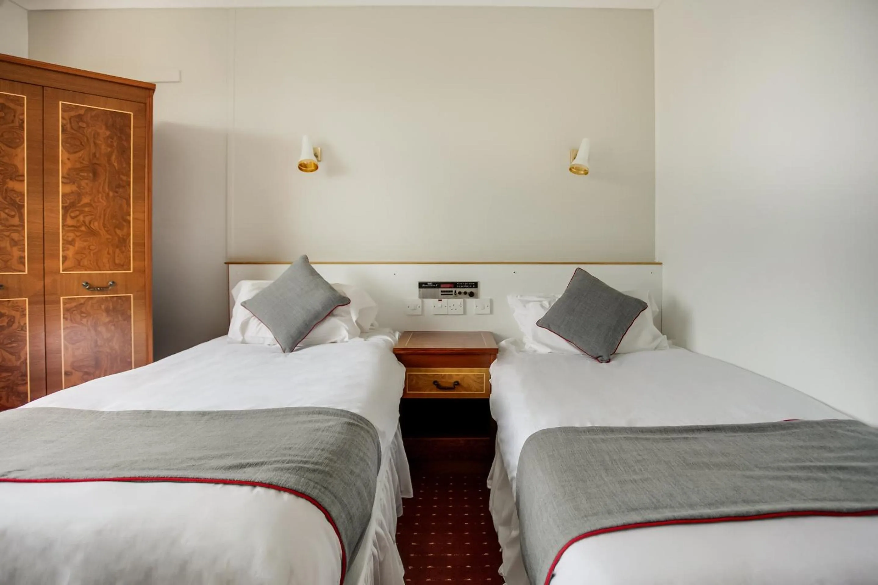 Bedroom, Bed in OYO Glenpark Hotel, Ayr Central