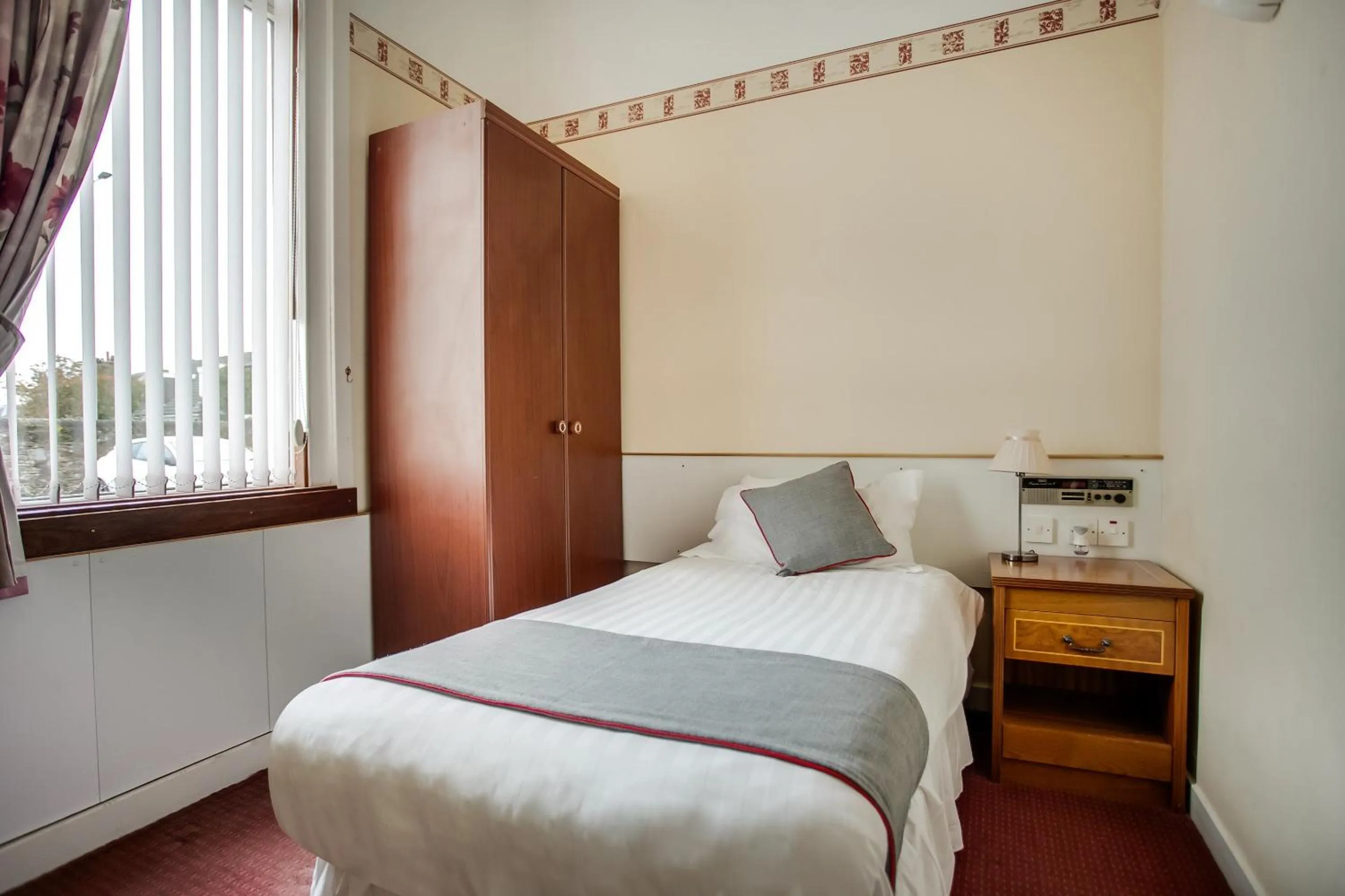 Bedroom, Bed in OYO Glenpark Hotel, Ayr Central