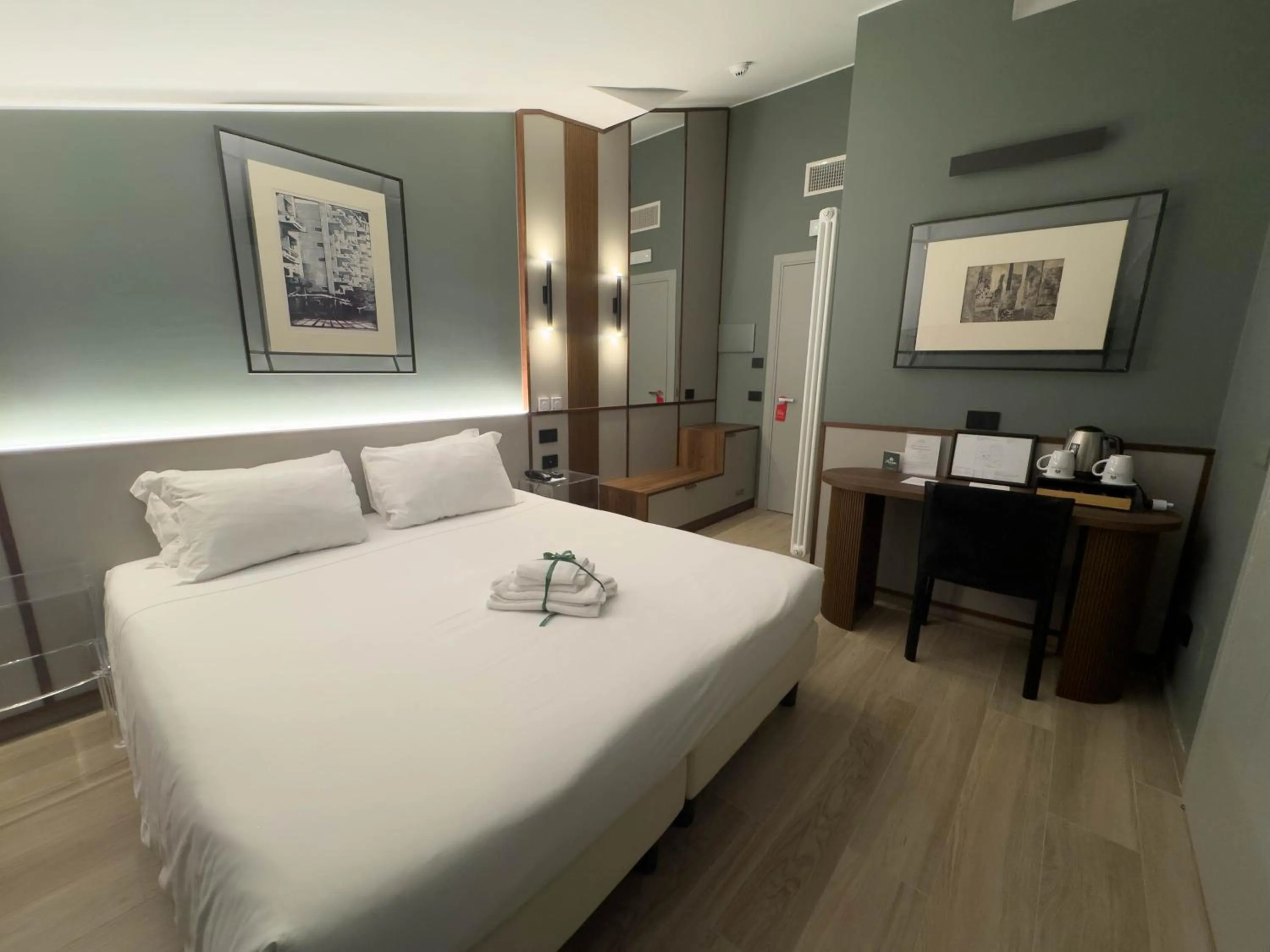 Bed in Hotel Duomo Cremona