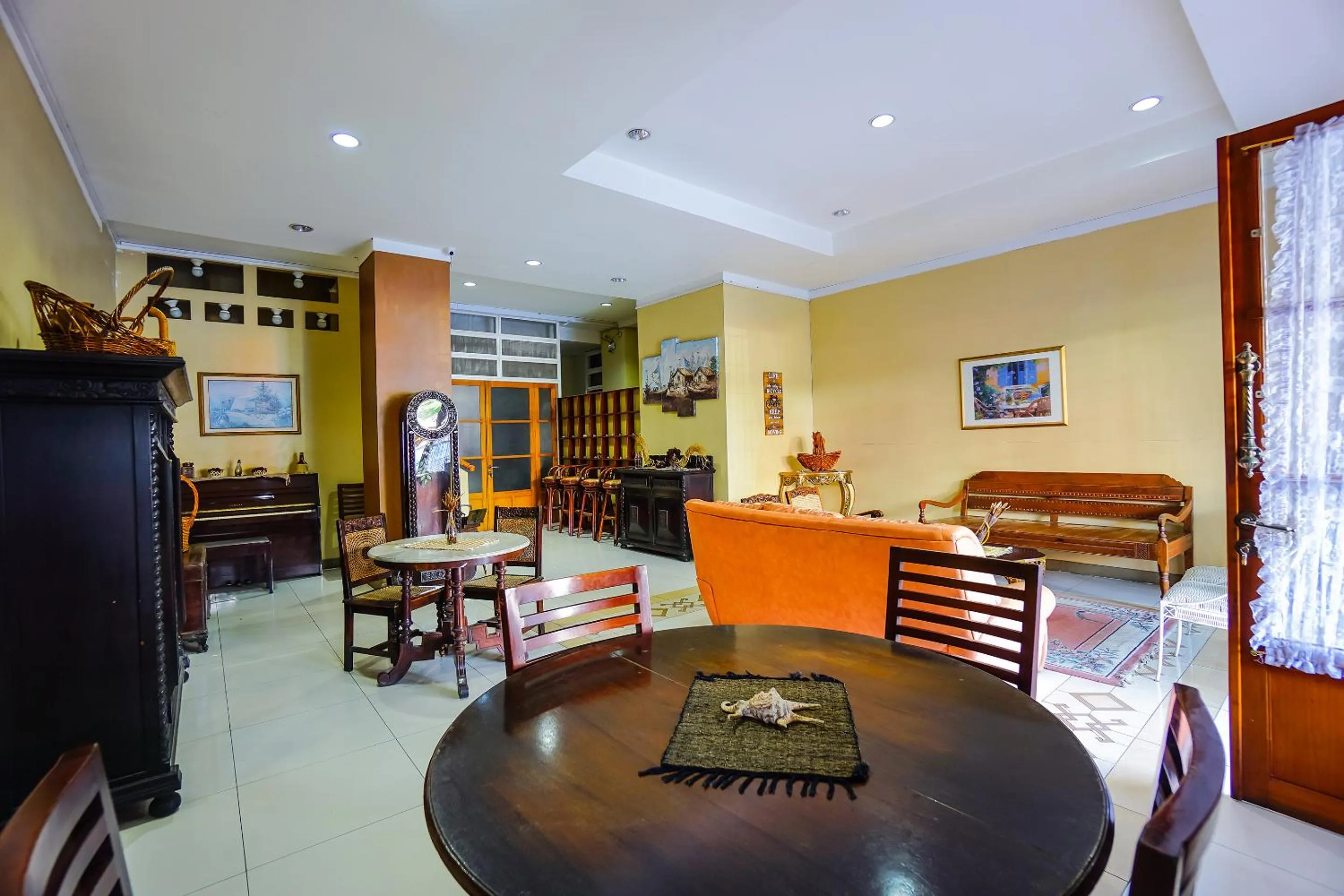 Lobby or reception in RedDoorz Brand MAN12045 RedDoorz near Megamall Manado