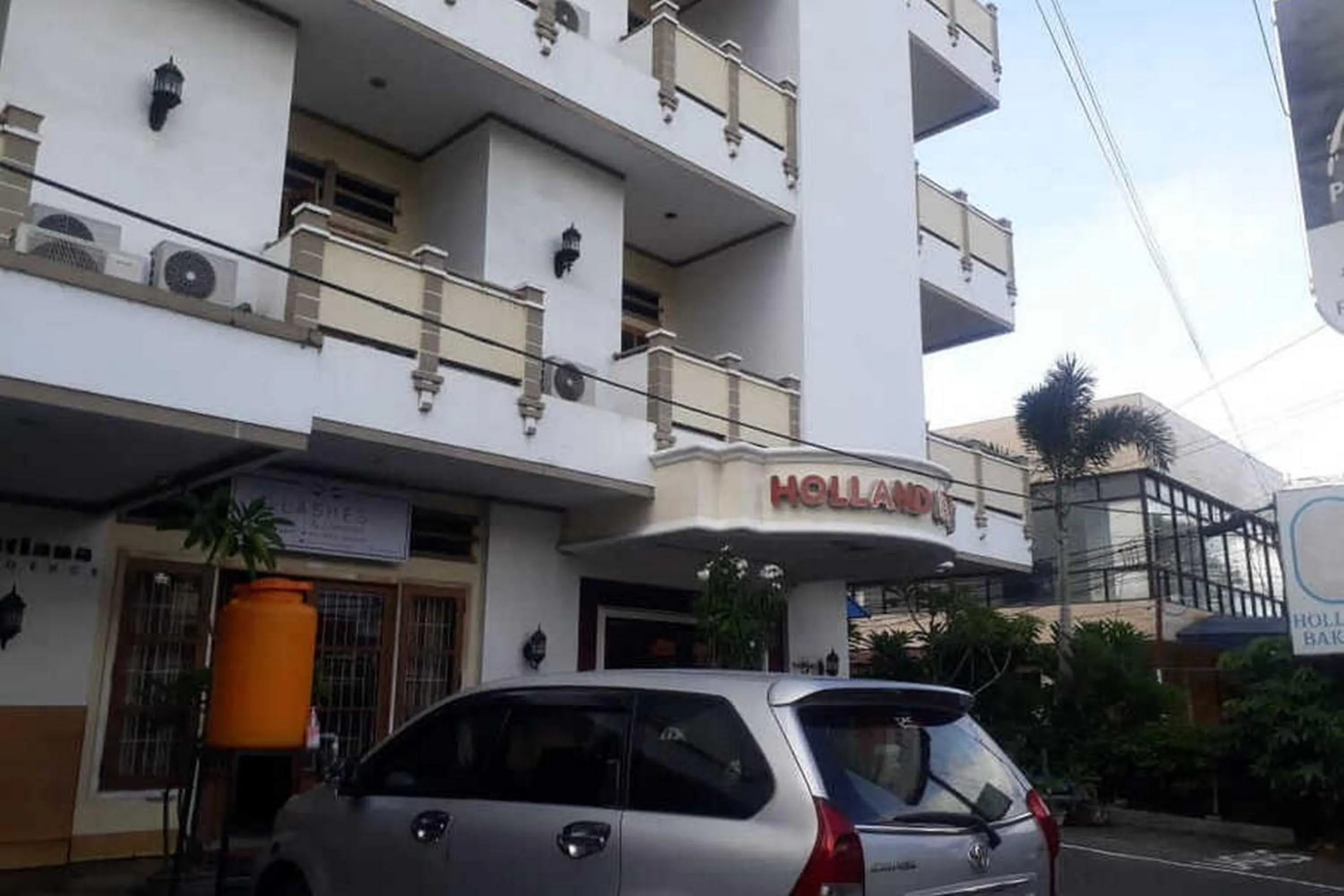Property building in RedDoorz Brand MAN12045 RedDoorz near Megamall Manado