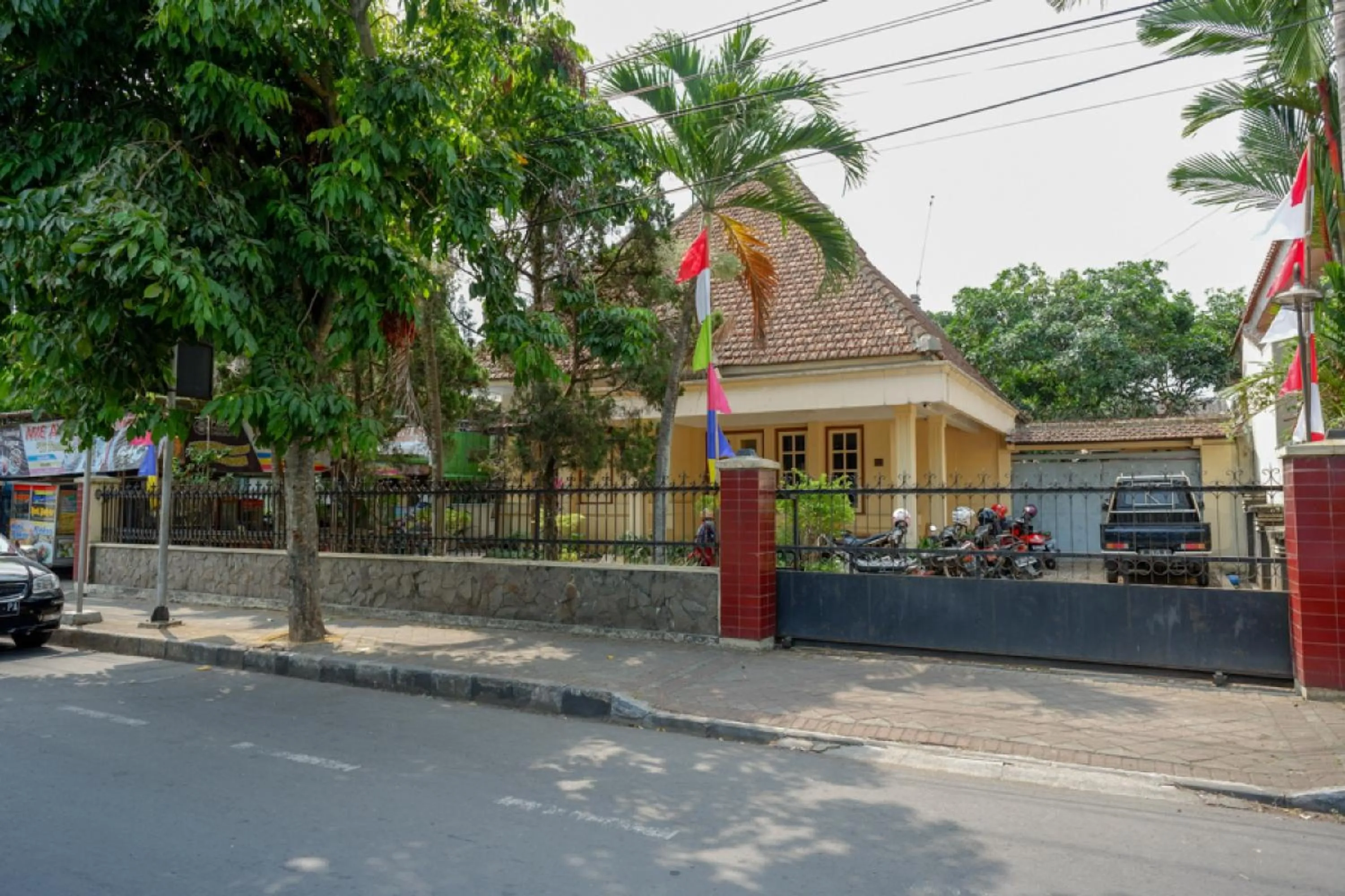 Property building in RedDoorz Syariah near Alun Alun Purwokerto