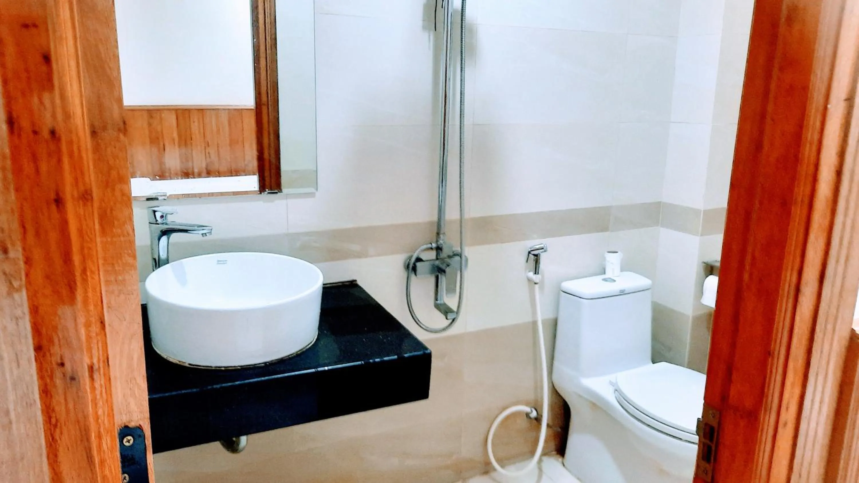 Shower in Thien Truong Hotel