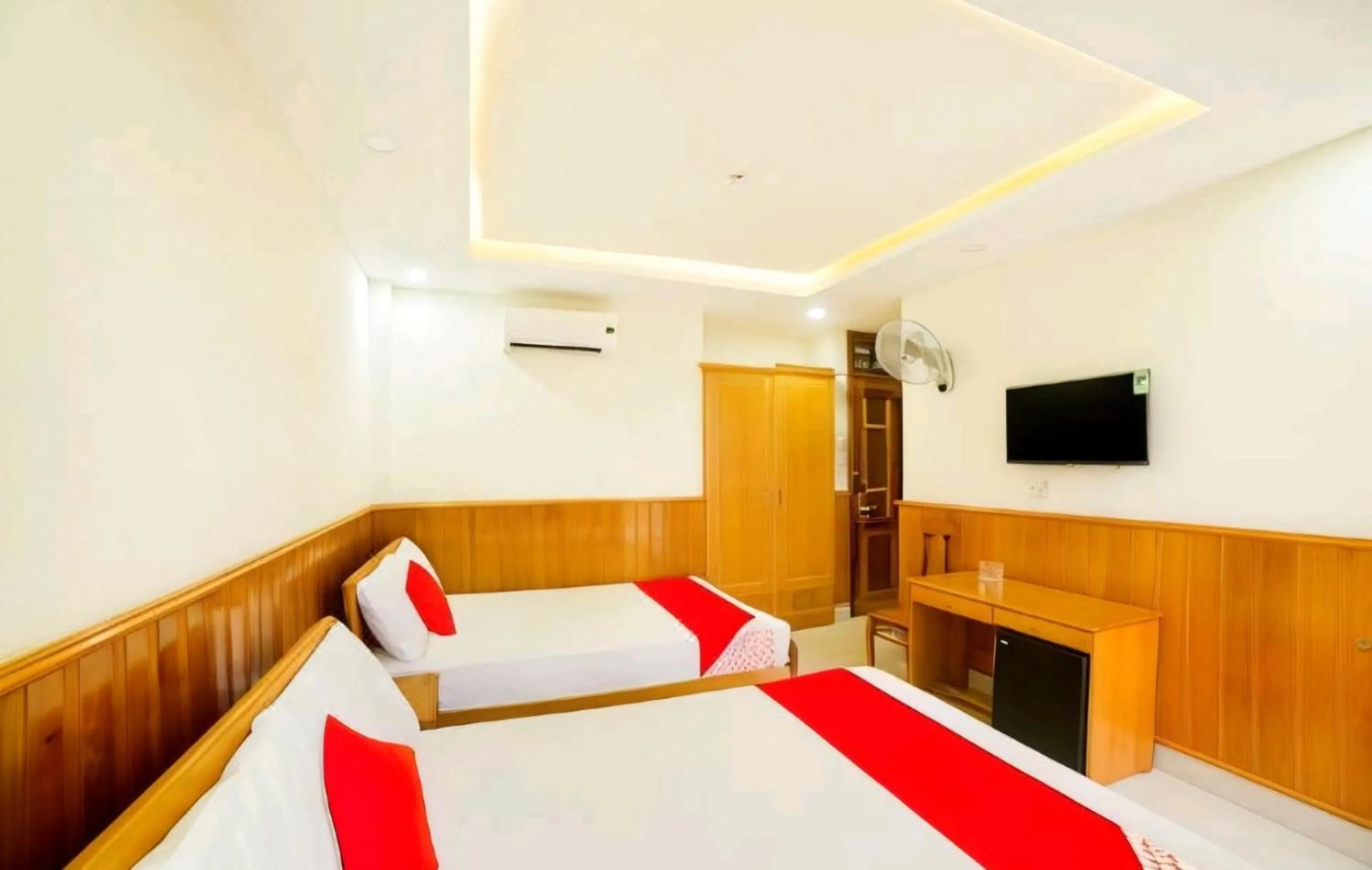 Living room, Bed in Thien Truong Hotel