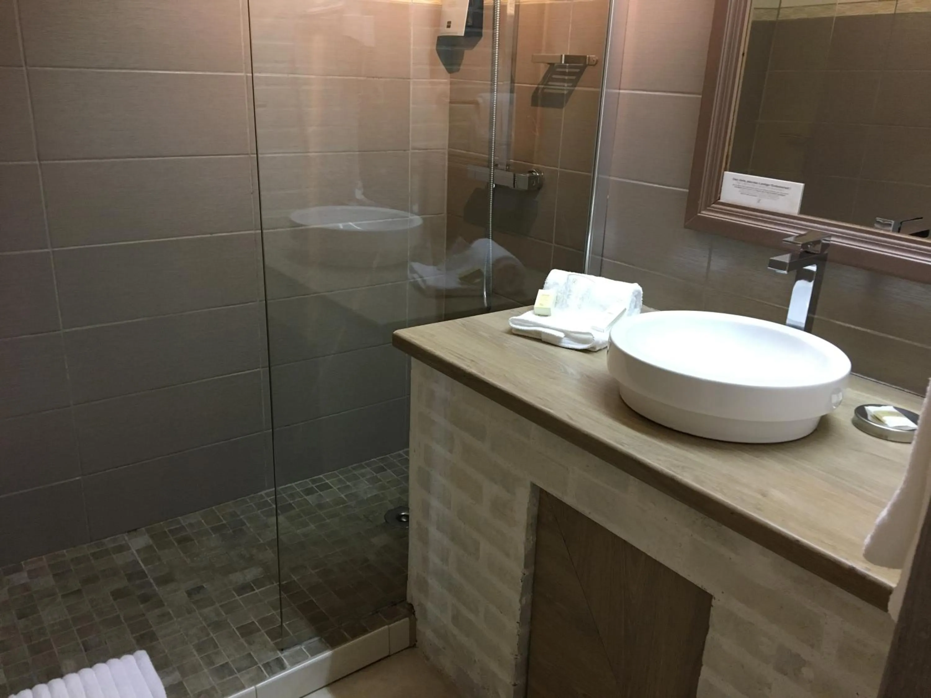 Bathroom in Logis Hotel Oasis