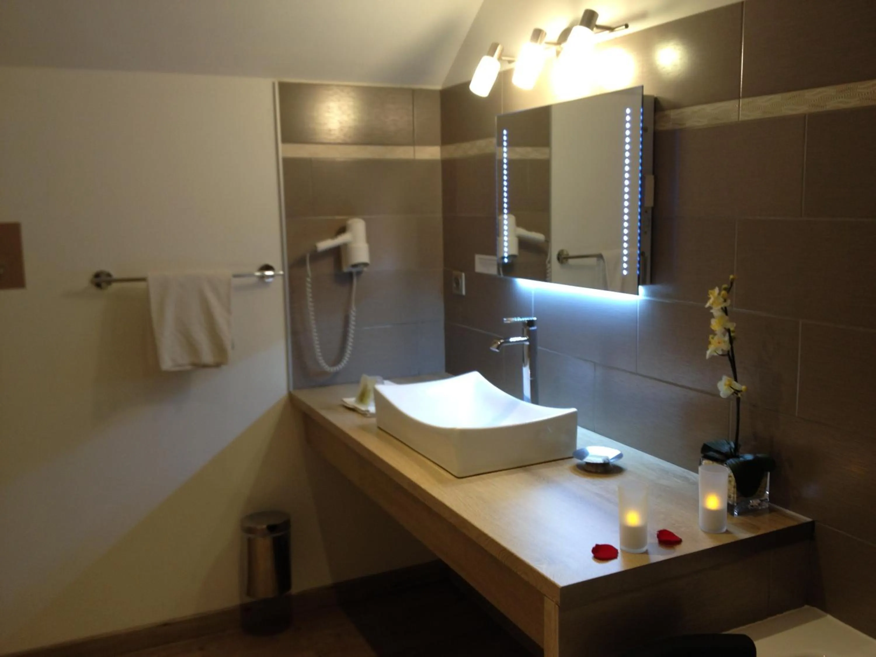 Bathroom in Logis Hotel Oasis
