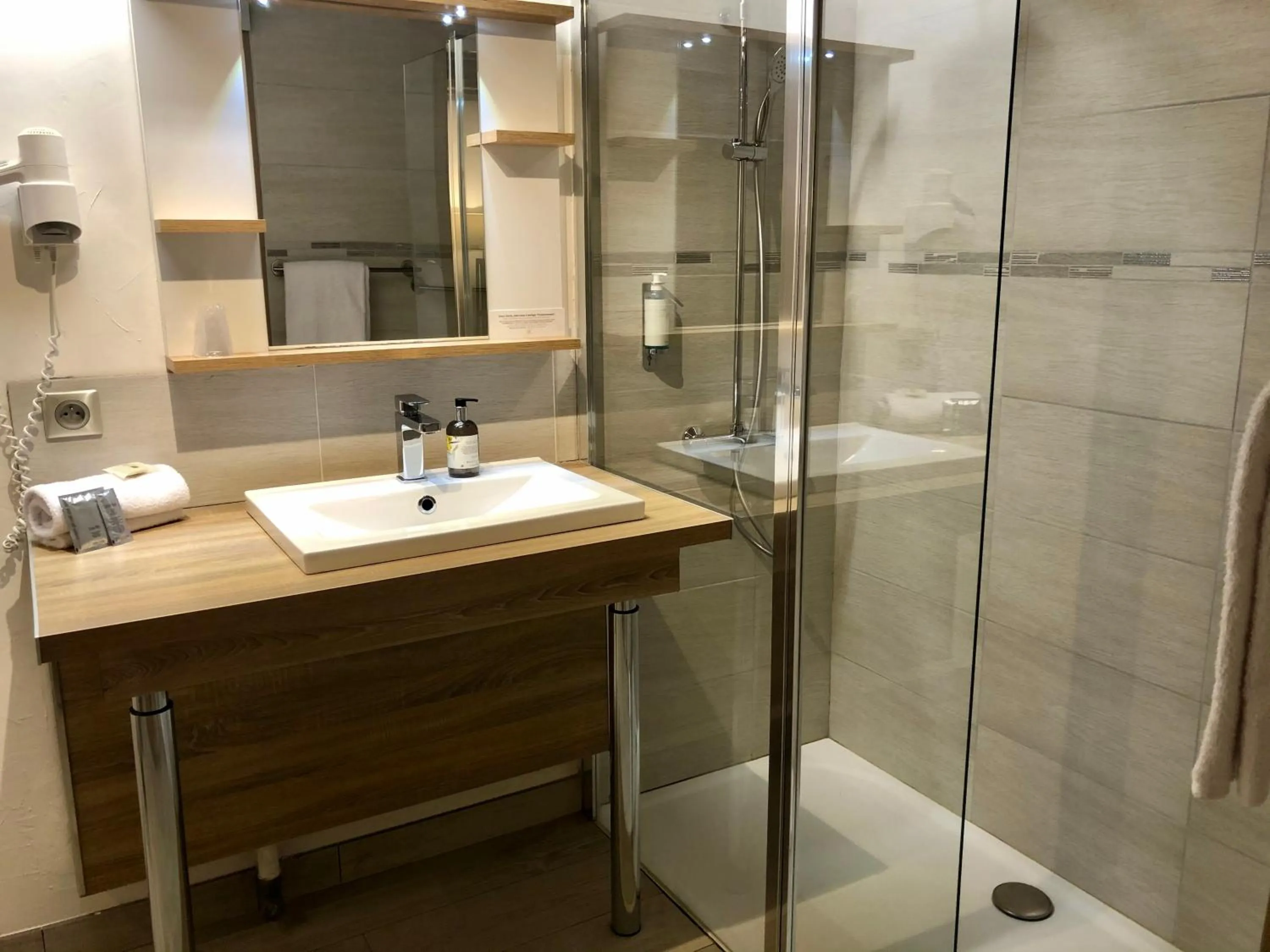 Bathroom in Logis Hotel Oasis