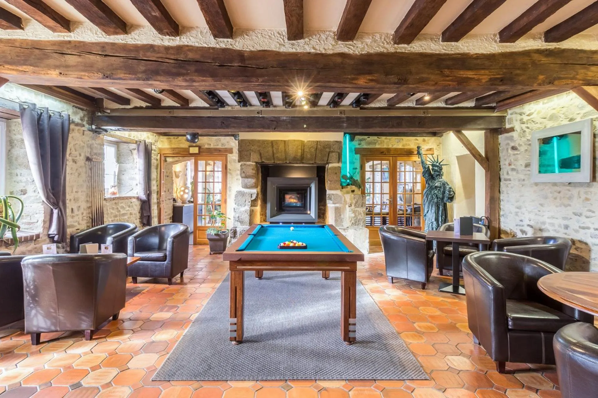 Billiard in Logis Hotel Oasis