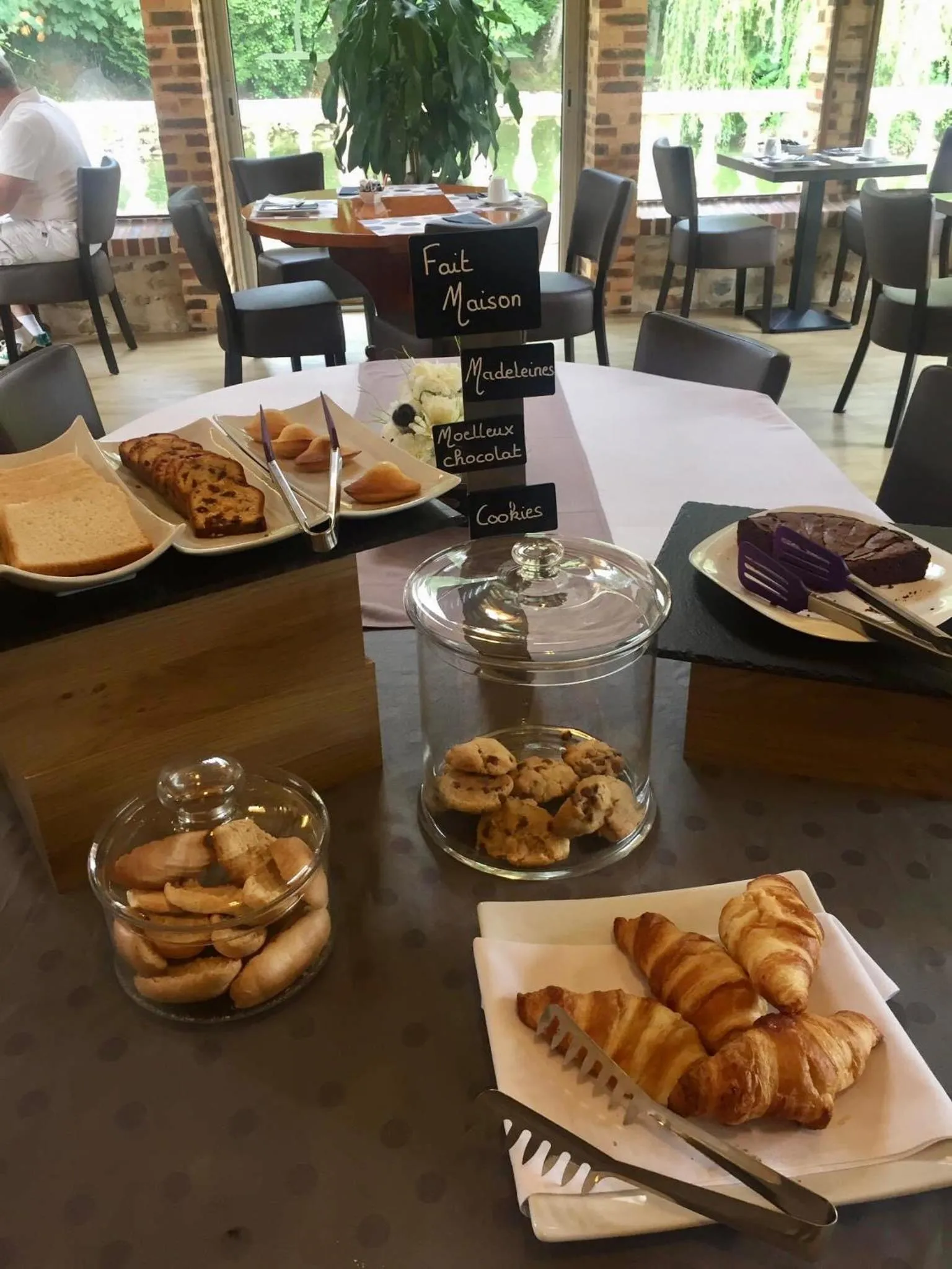 Breakfast in Logis Hotel Oasis