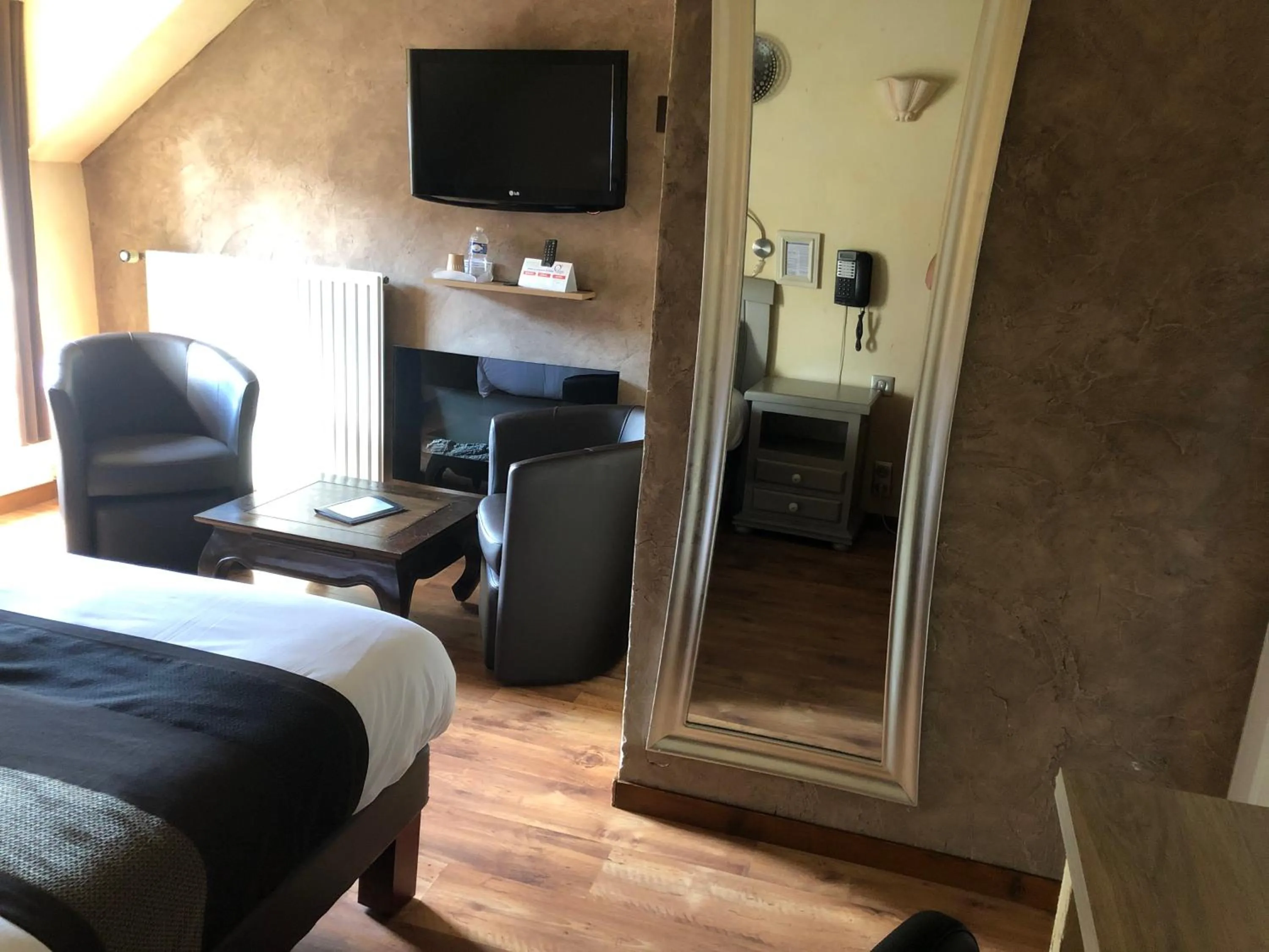 Photo of the whole room, Bed in Logis Hotel Oasis