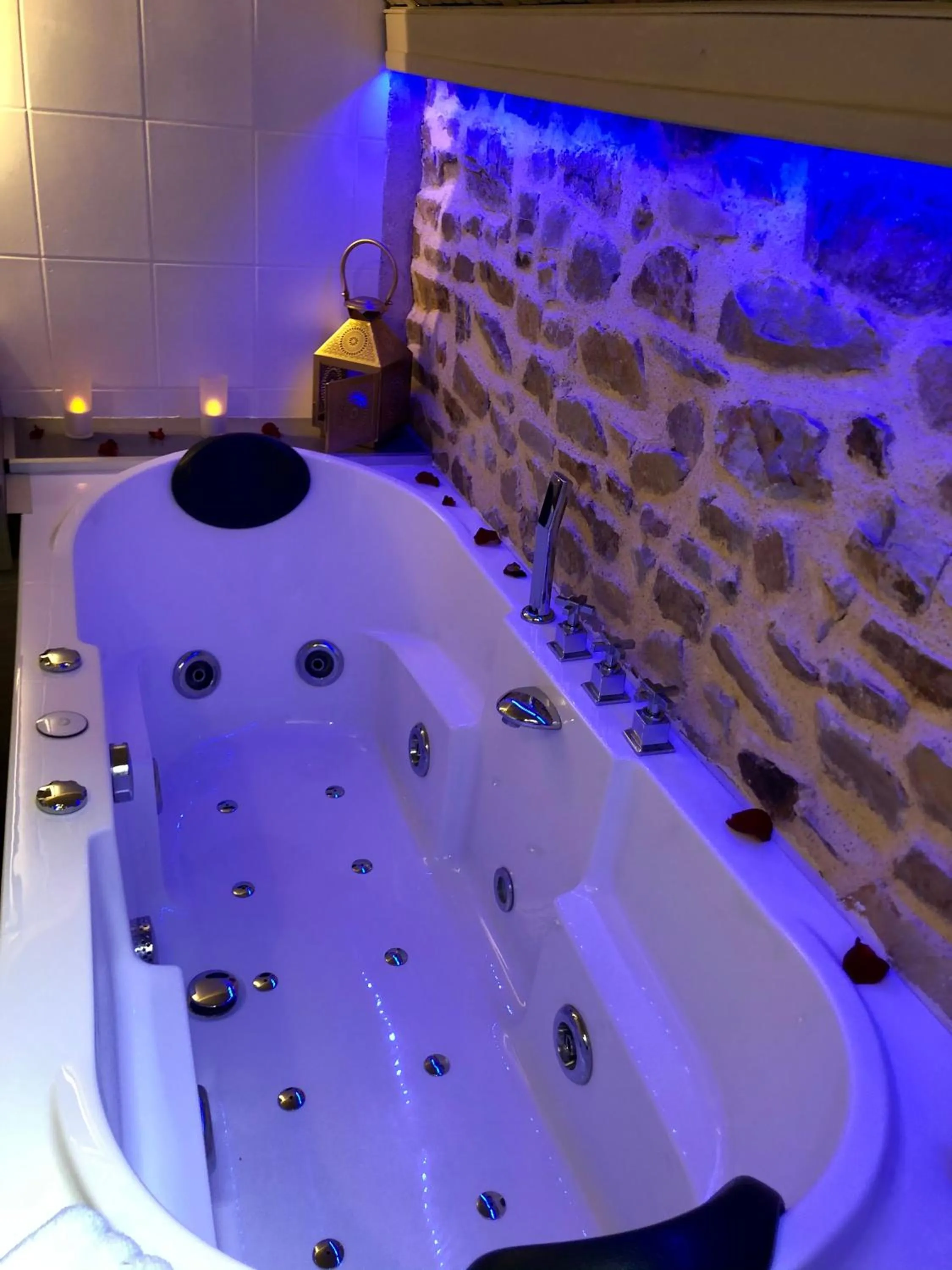 Bathroom in Logis Hotel Oasis