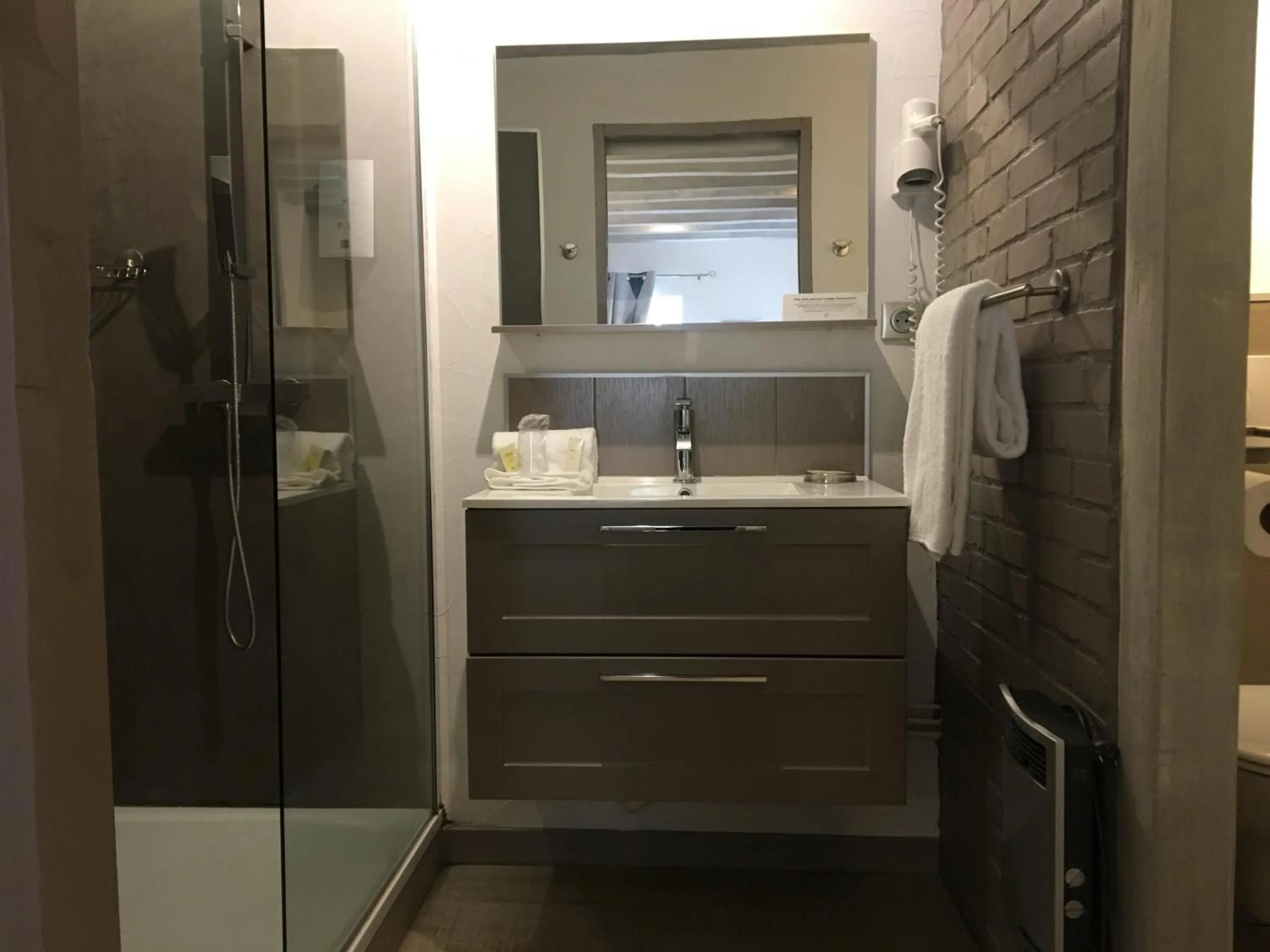 Bathroom in Logis Hotel Oasis